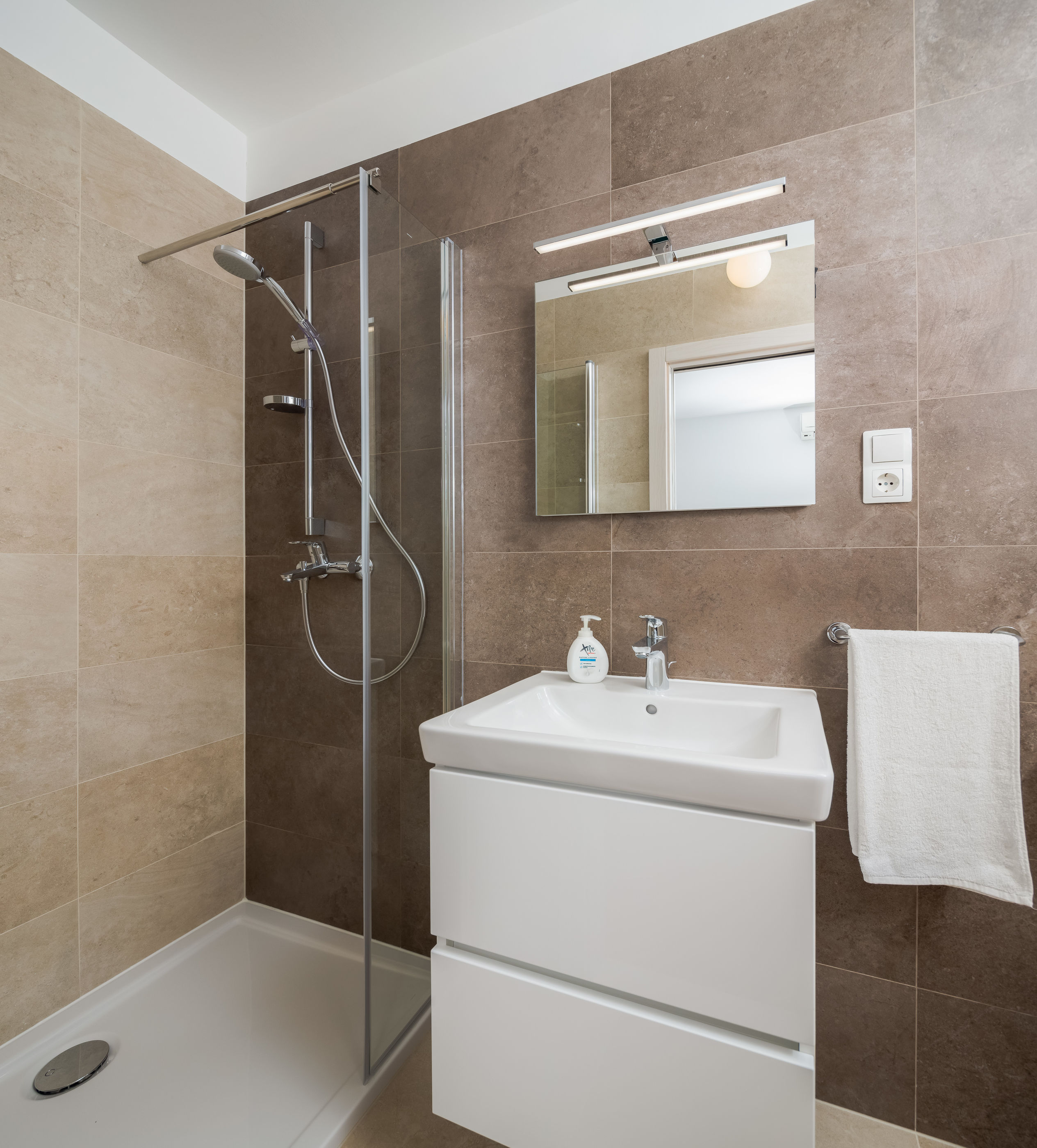 Apartments and Rooms Denis 56551-A1