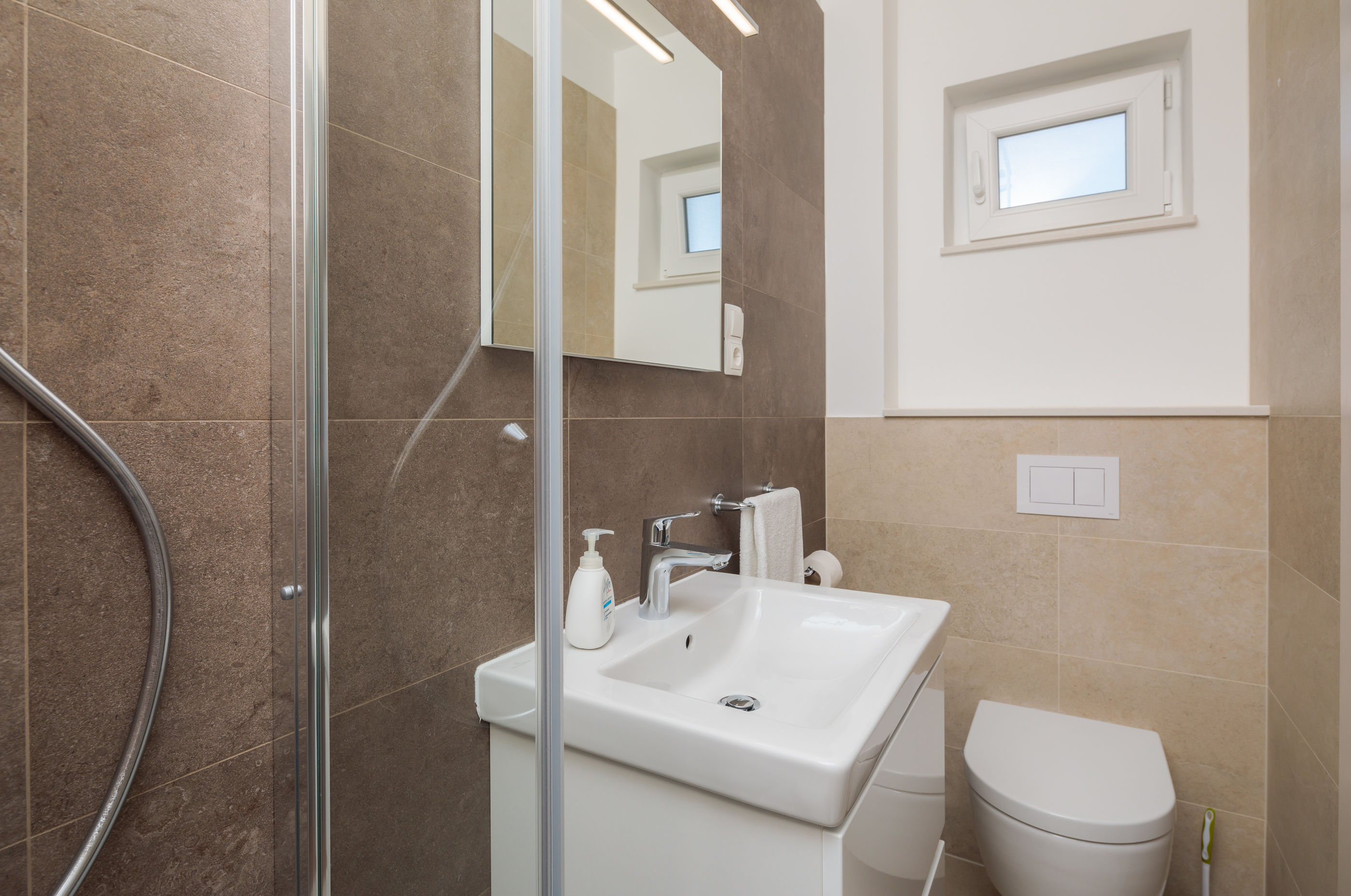 Apartments and Rooms Denis 56551-A1