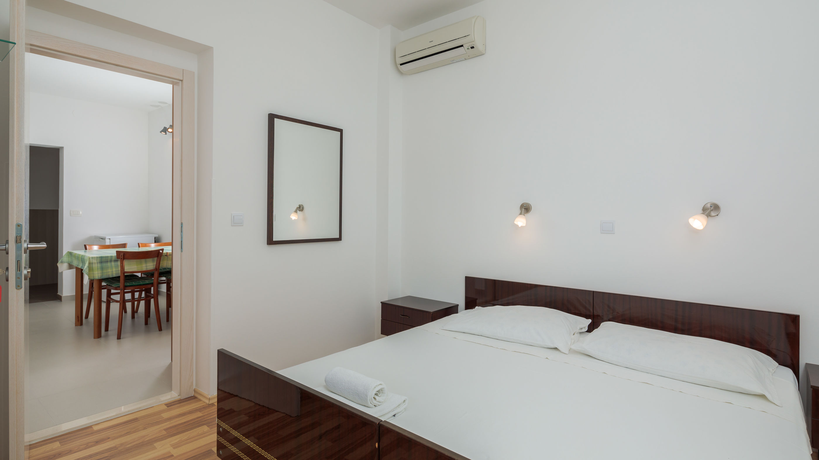 Apartments and Rooms Denis 56551-A1