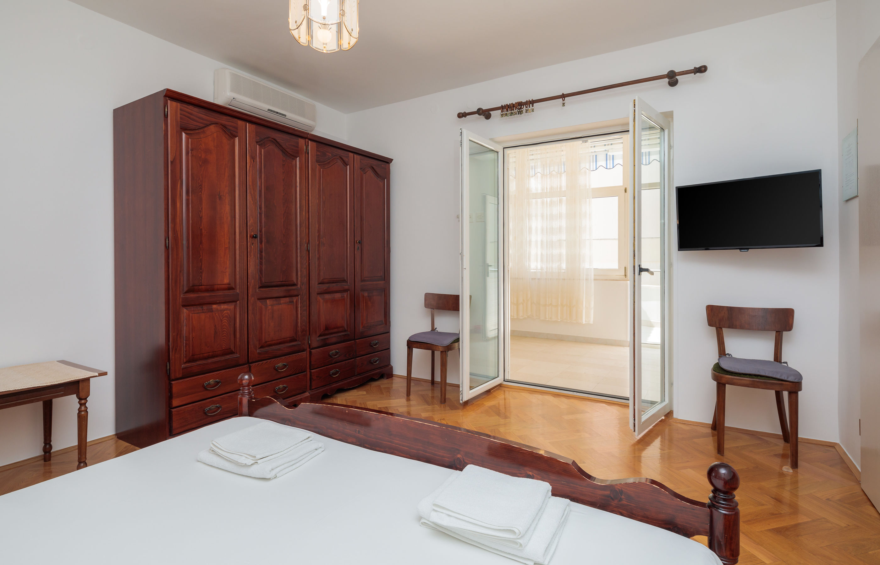 Apartments and Rooms Denis 56551-A2