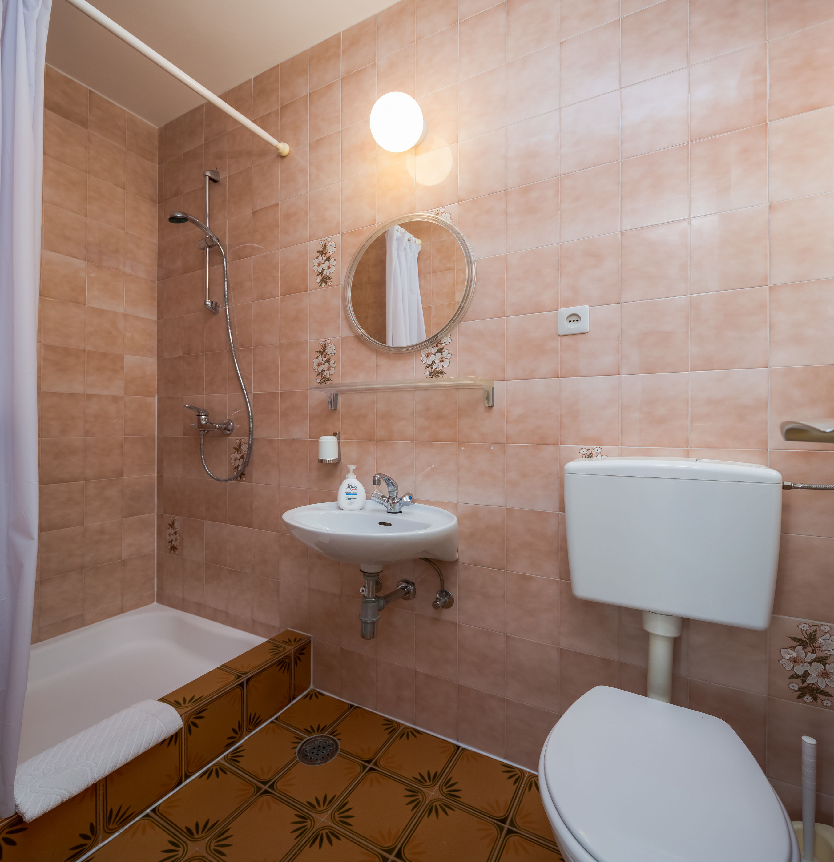 Apartments and Rooms Denis 56551-A2