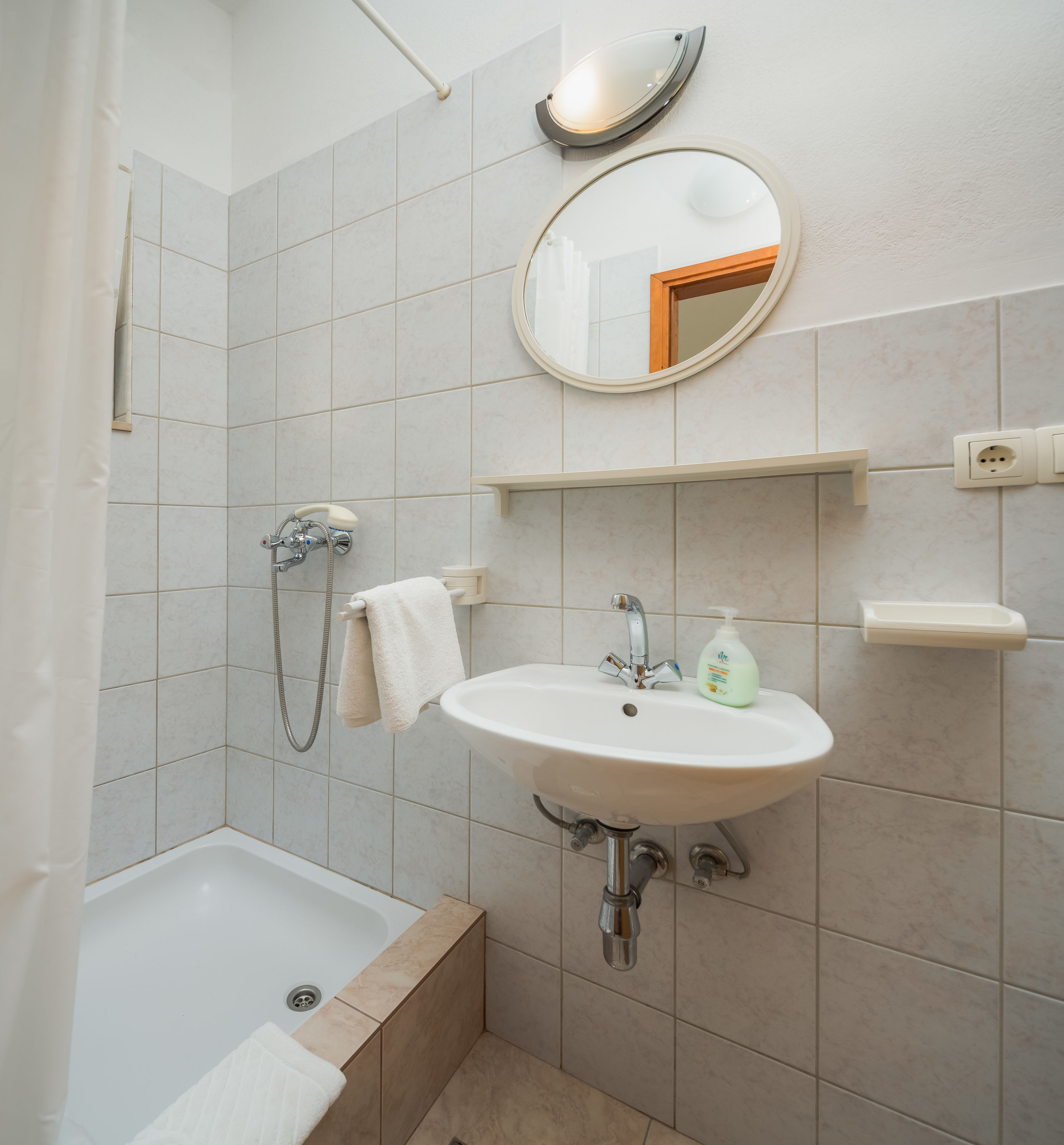 Apartments and Rooms Denis 56551-A2