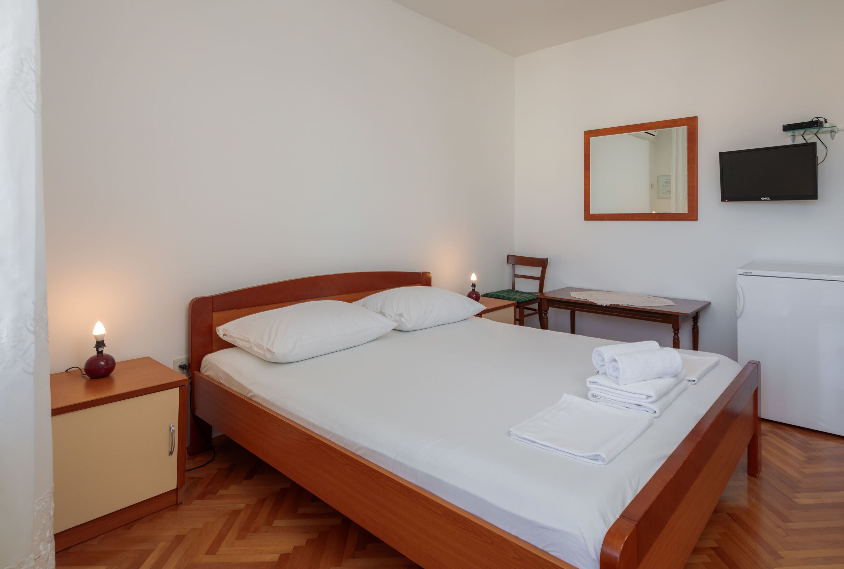Apartments and Rooms Denis 56551-S1