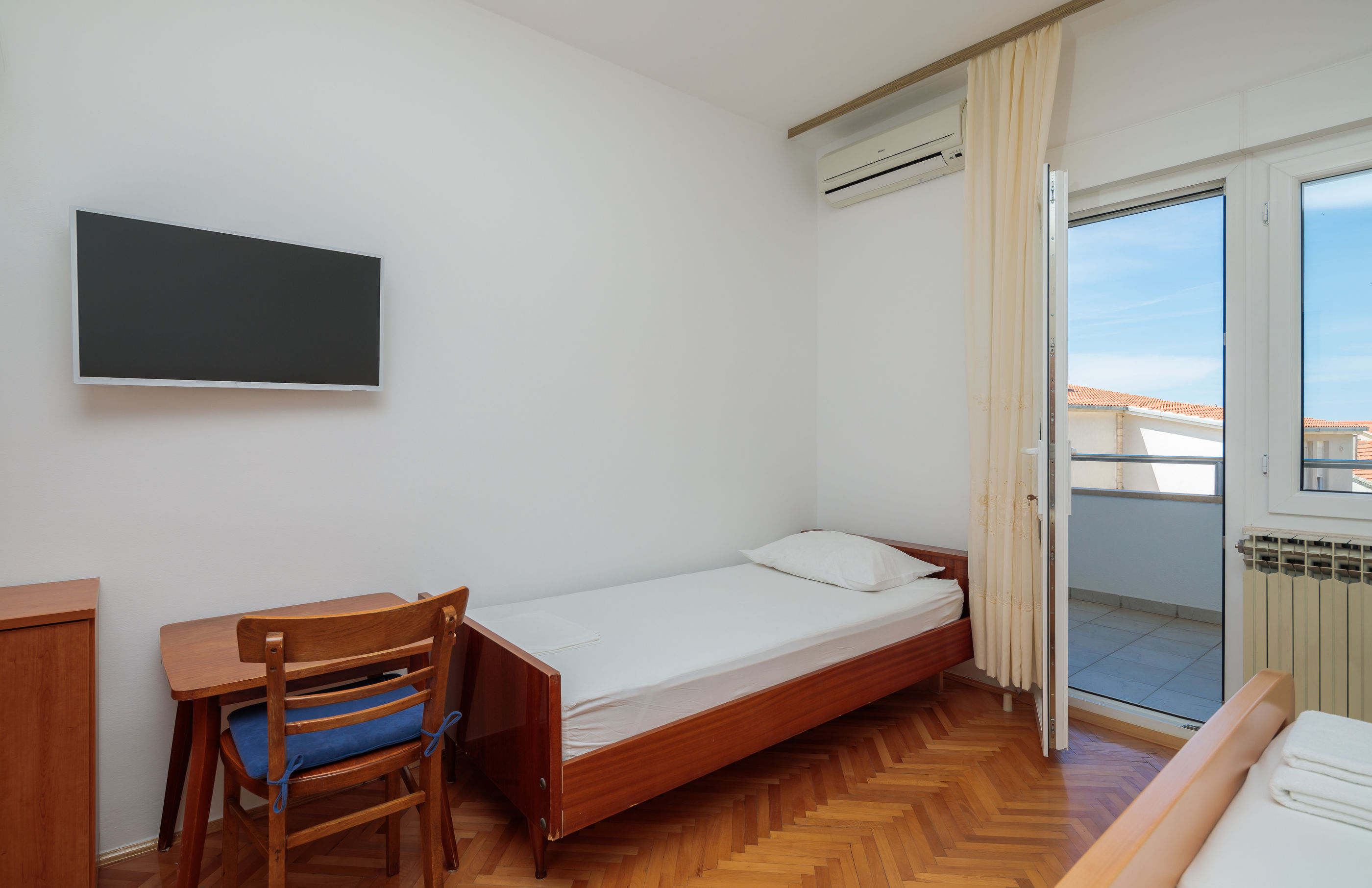 Apartments and Rooms Denis 56551-S2