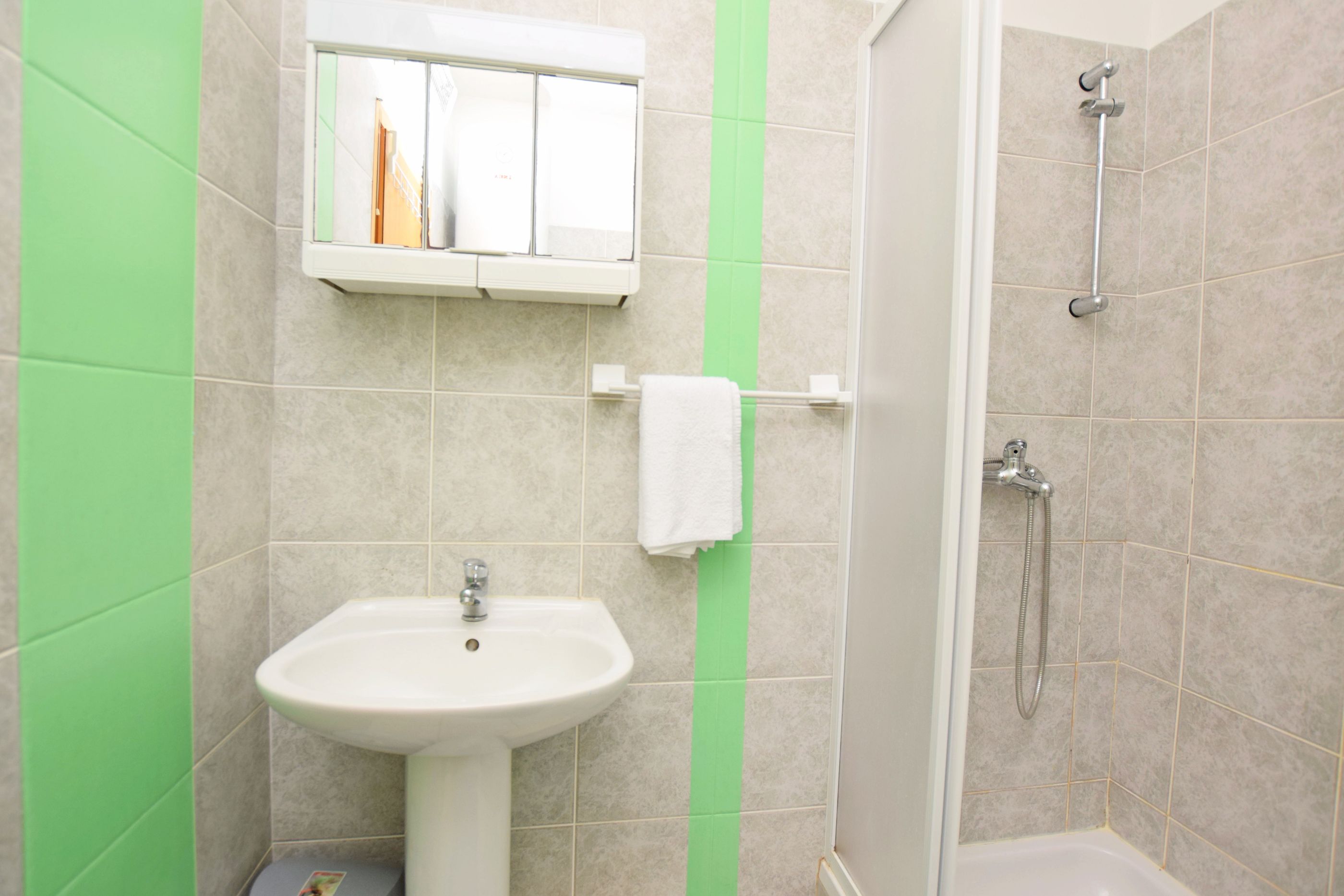 Apartments Matko 42771-A1