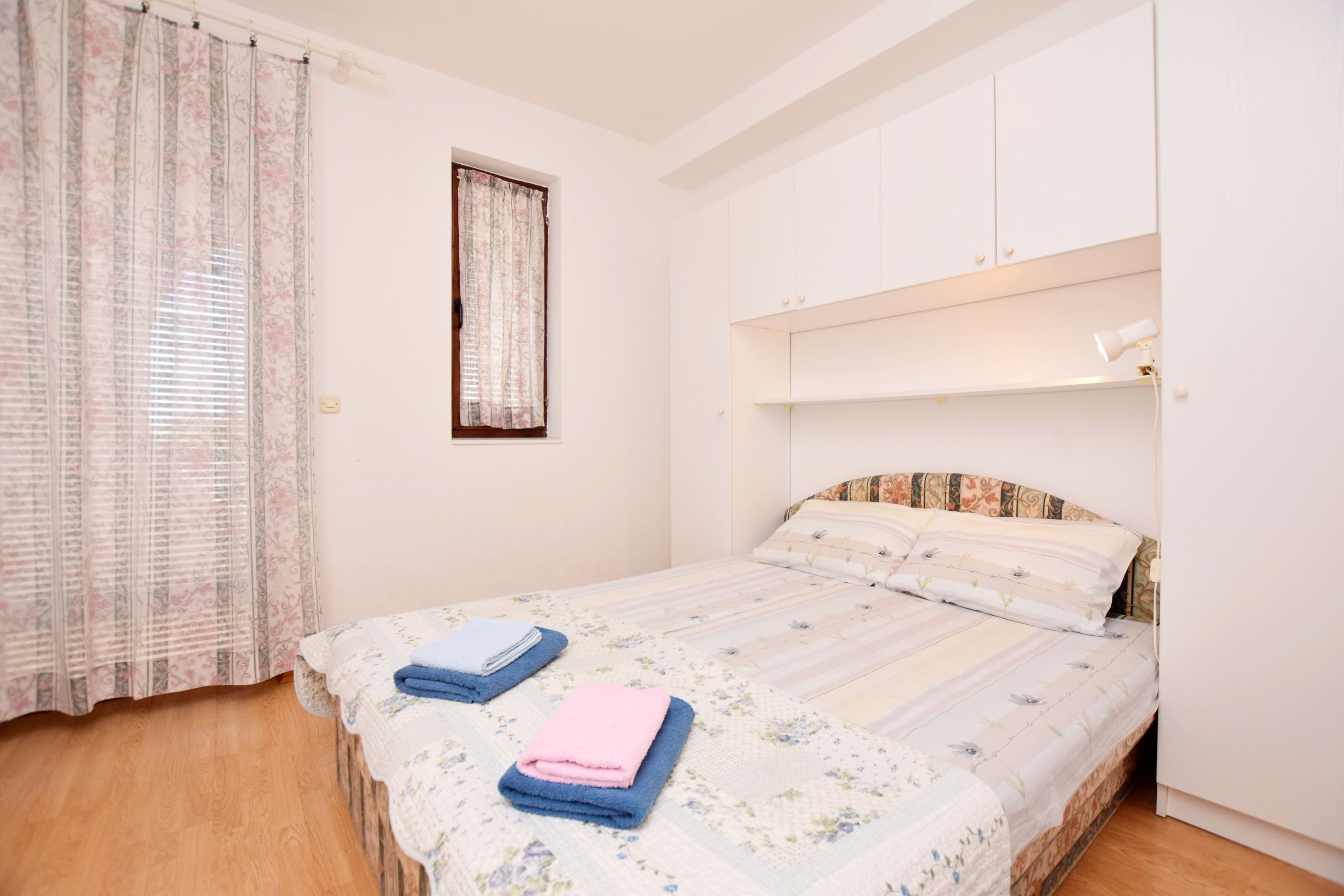 Apartments Matko 42771-A1