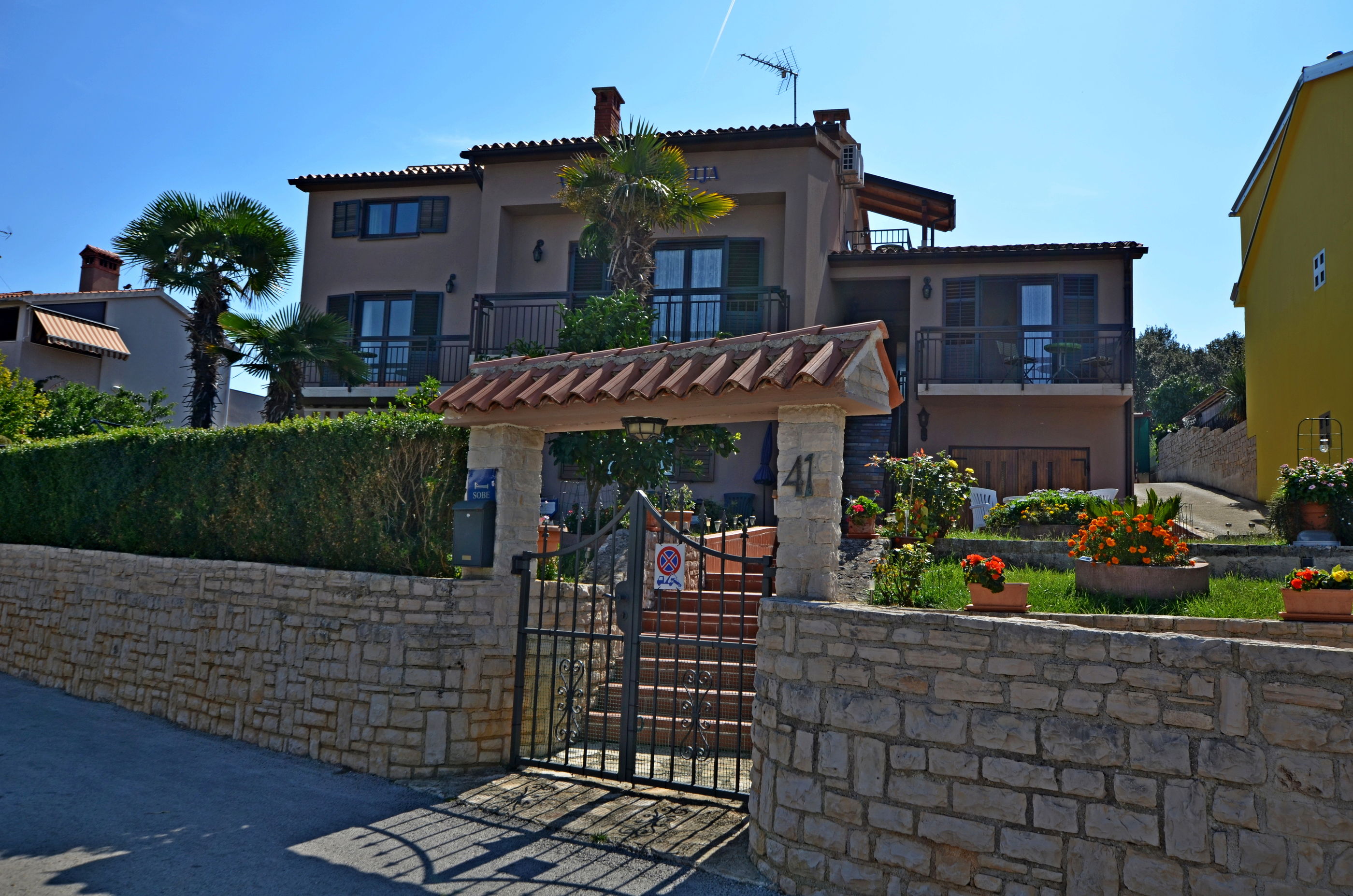 Apartments and Rooms Viktorija 71911-S4