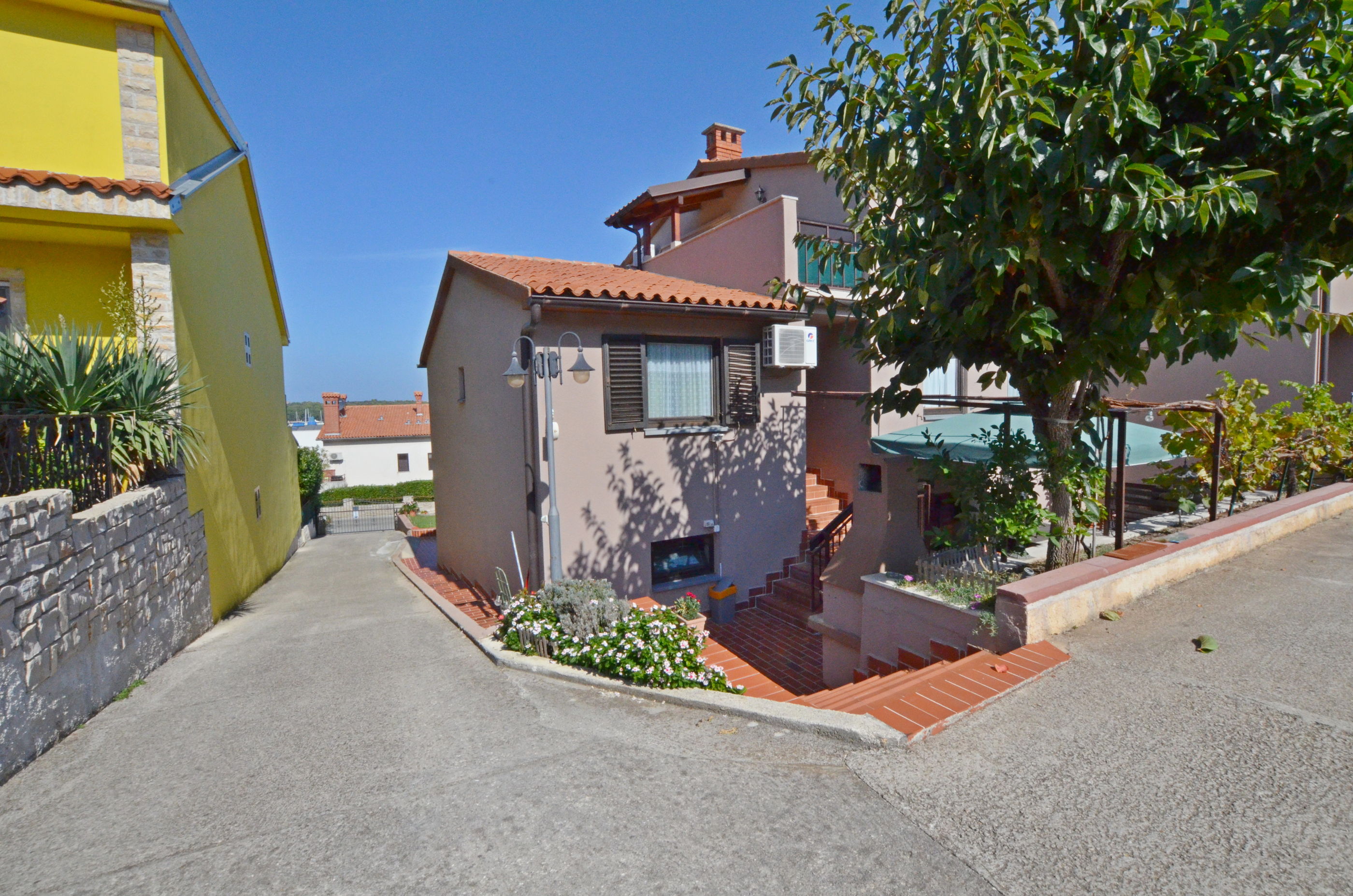 Apartments and Rooms Viktorija 71911-S4