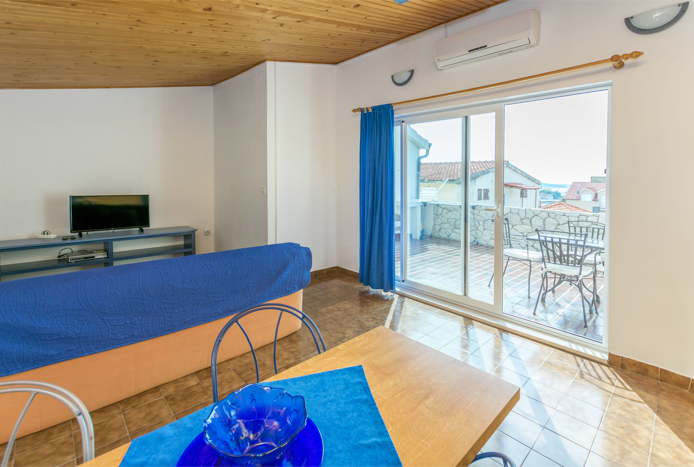 Apartments Beba 40965-A2