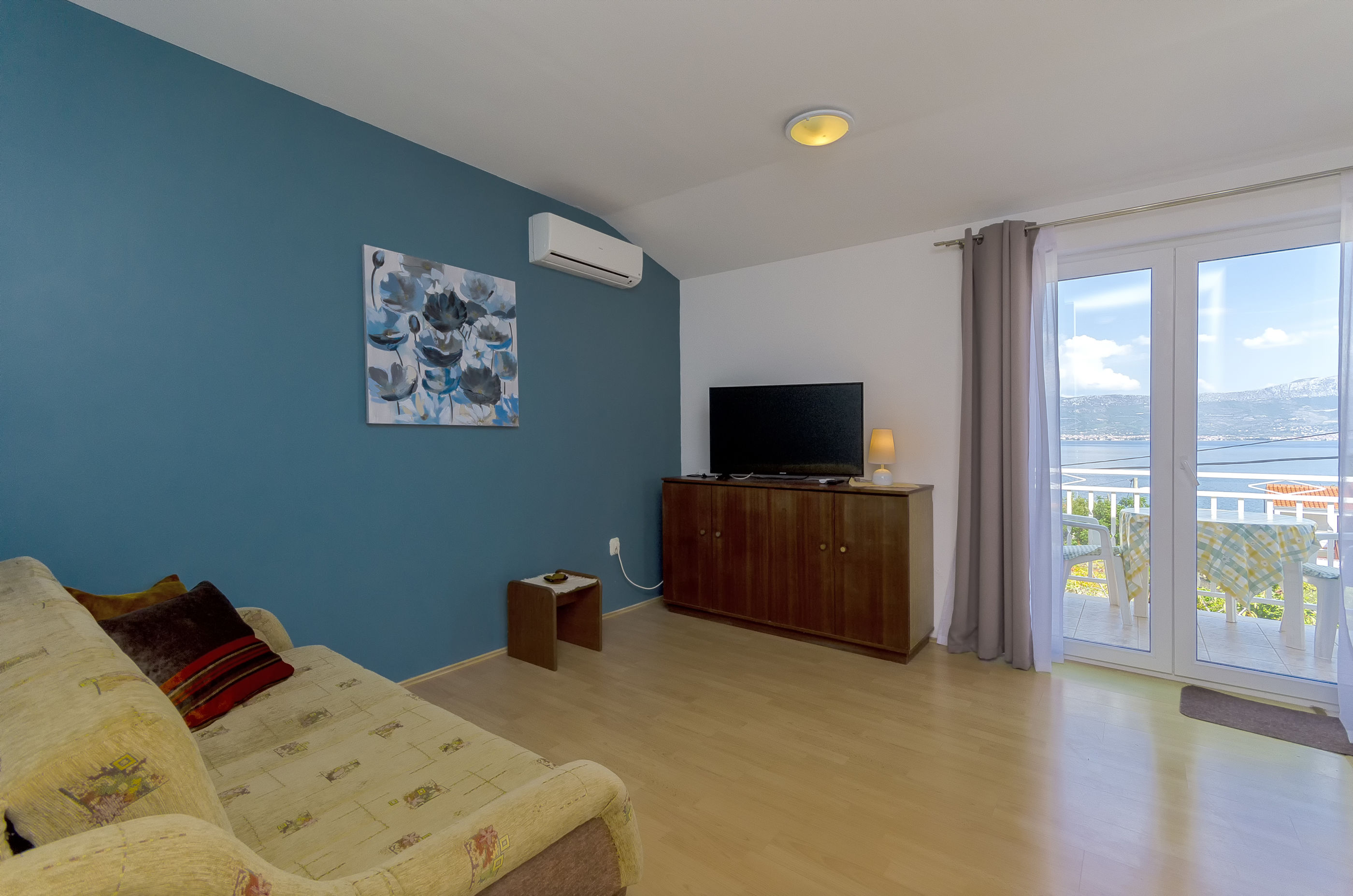 Apartments Milka 27741-A2