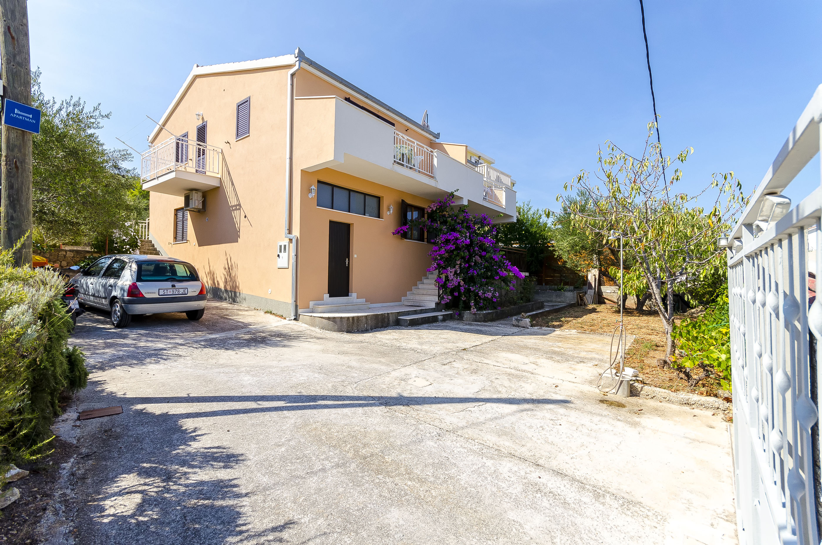 Apartments Milka 27741-A1