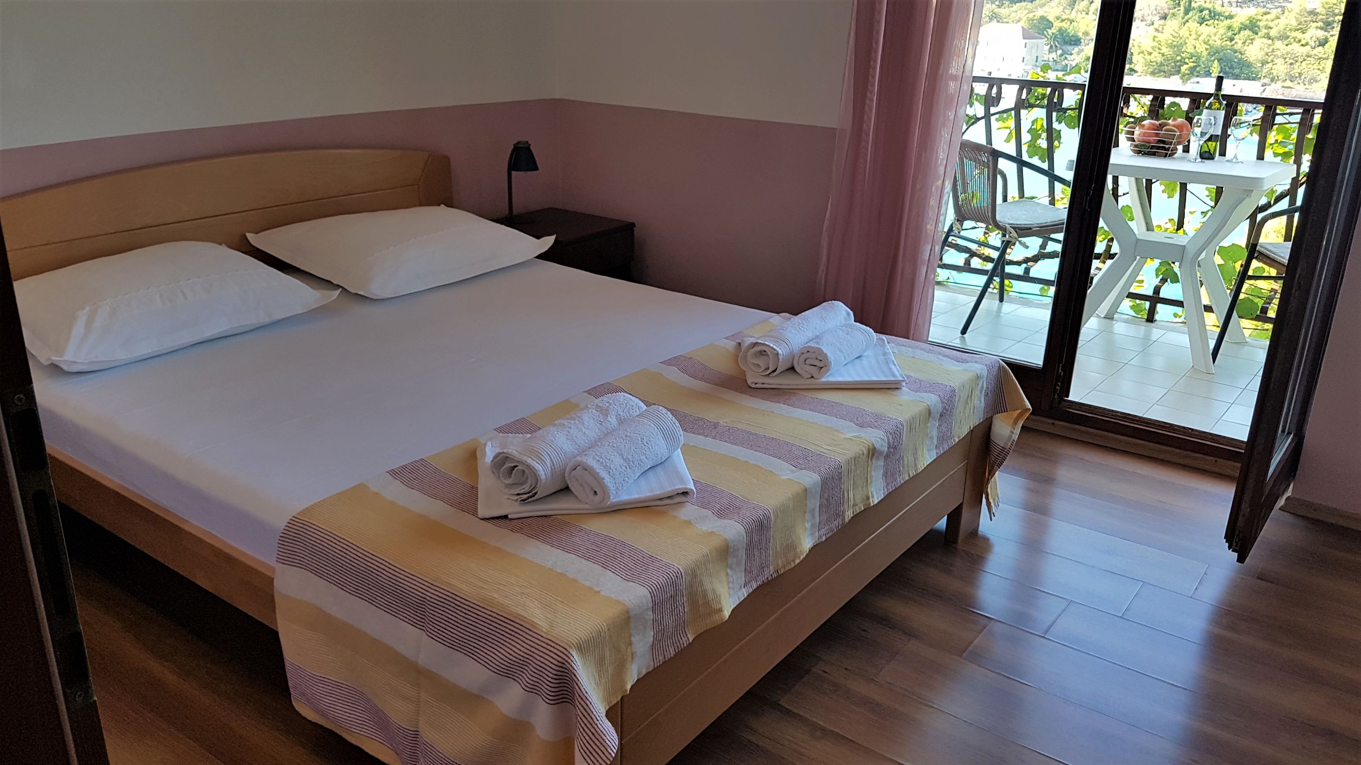 Apartments and Room Carić 57991-S1