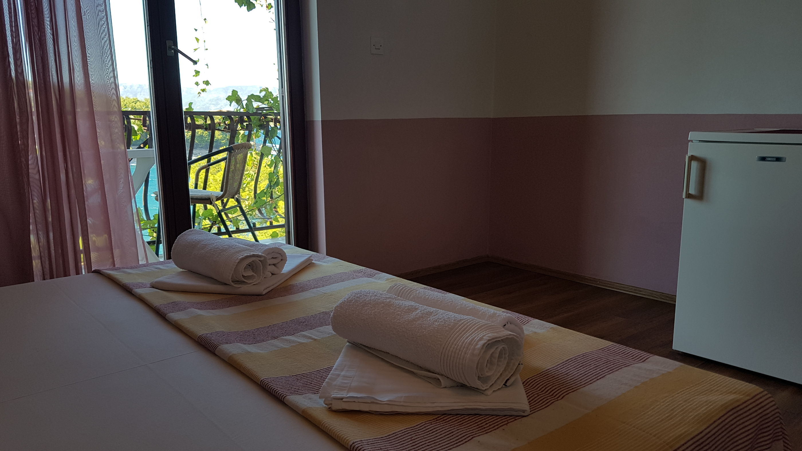 Apartments and Room Carić 57991-S1