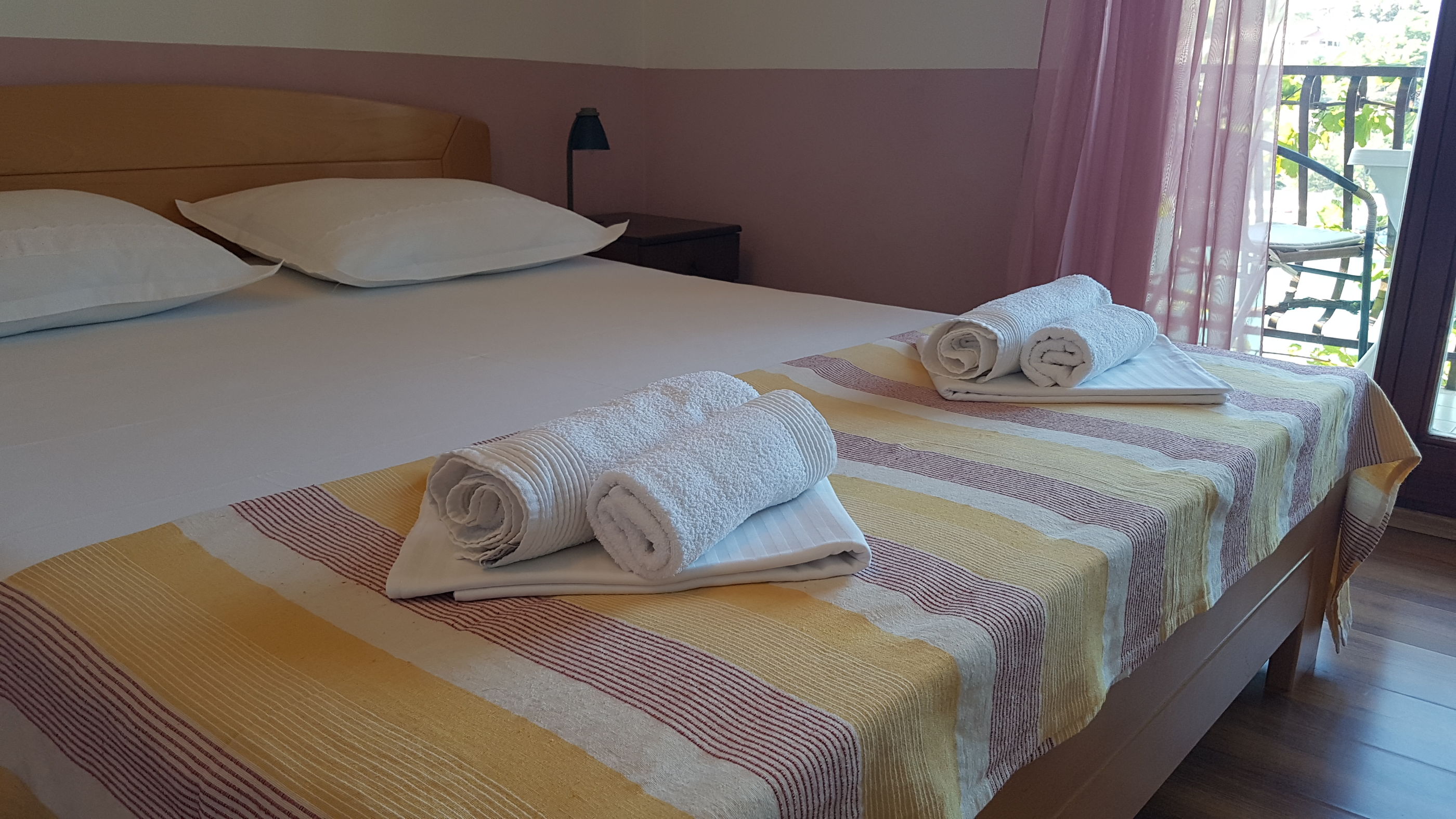 Apartments and Room Carić 57991-S1