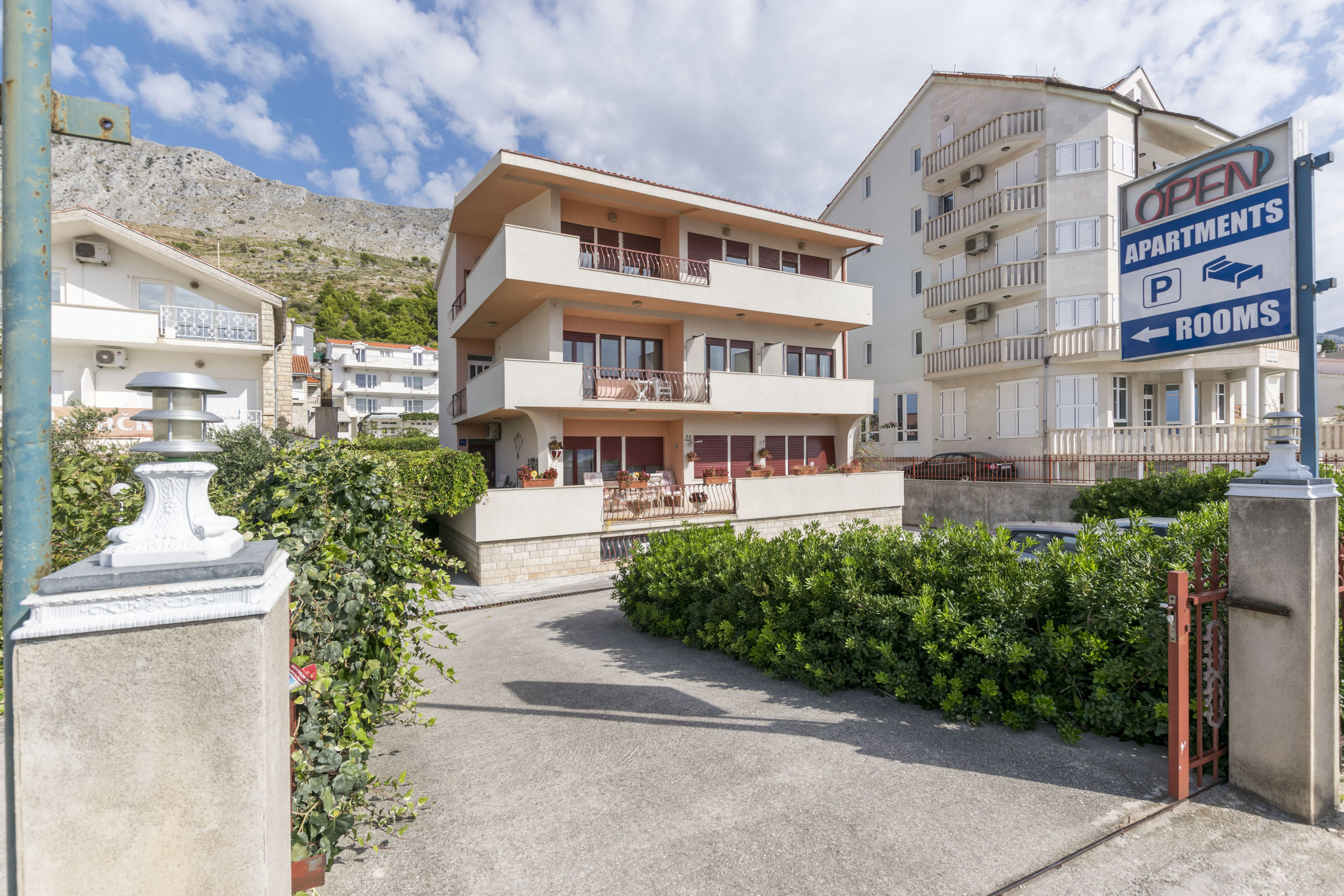 Apartments and Room Andrew 58281-A2