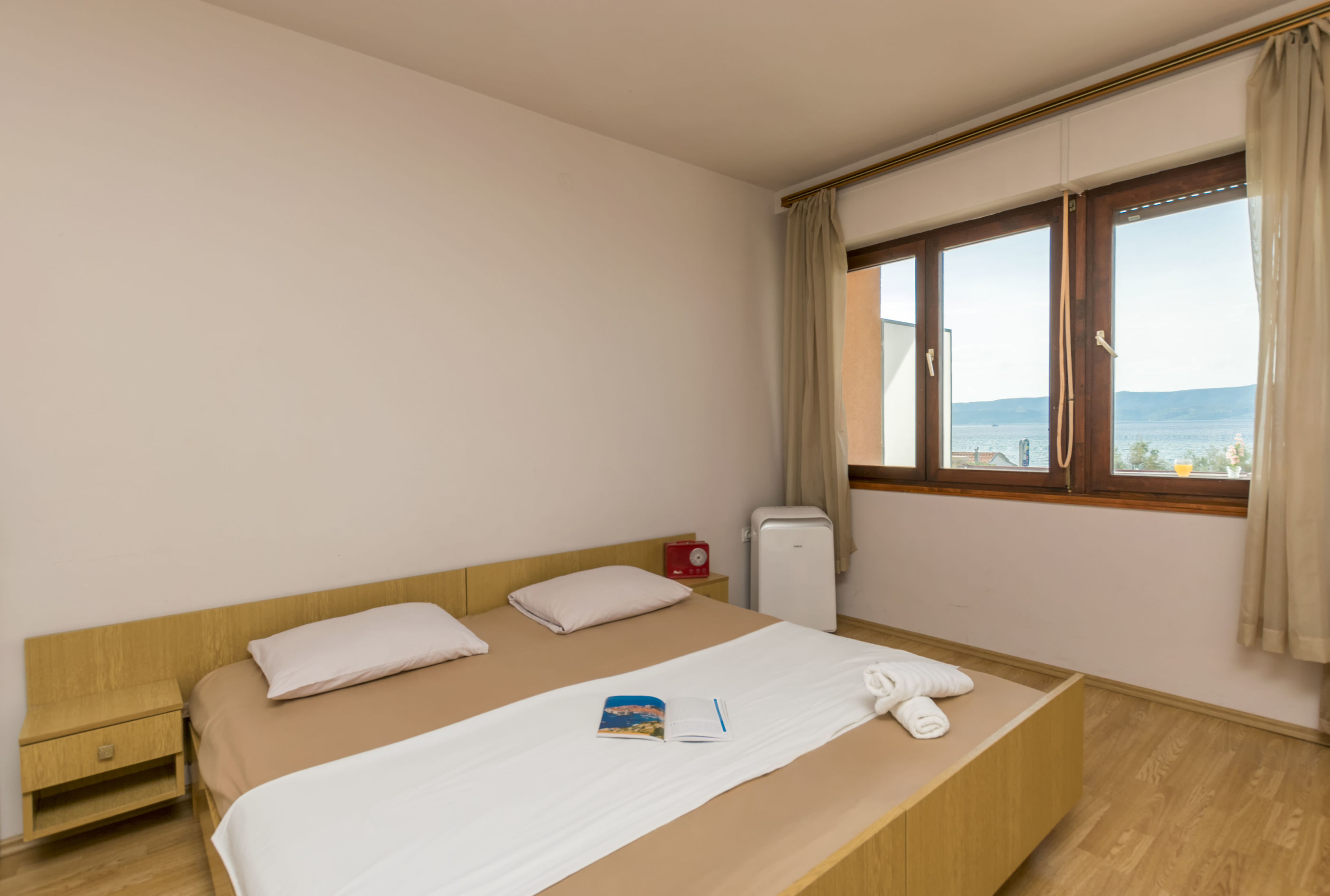 Apartments and Room Andrew 58281-A2
