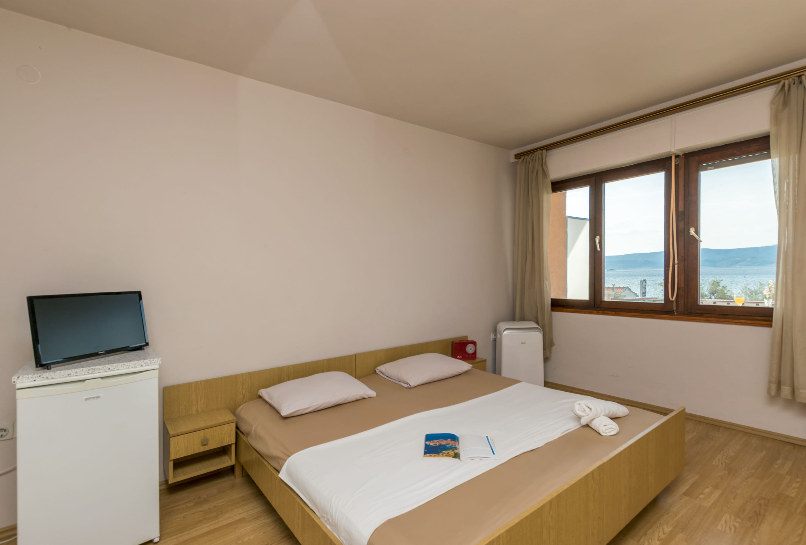 Apartments and Room Andrew 58281-A2