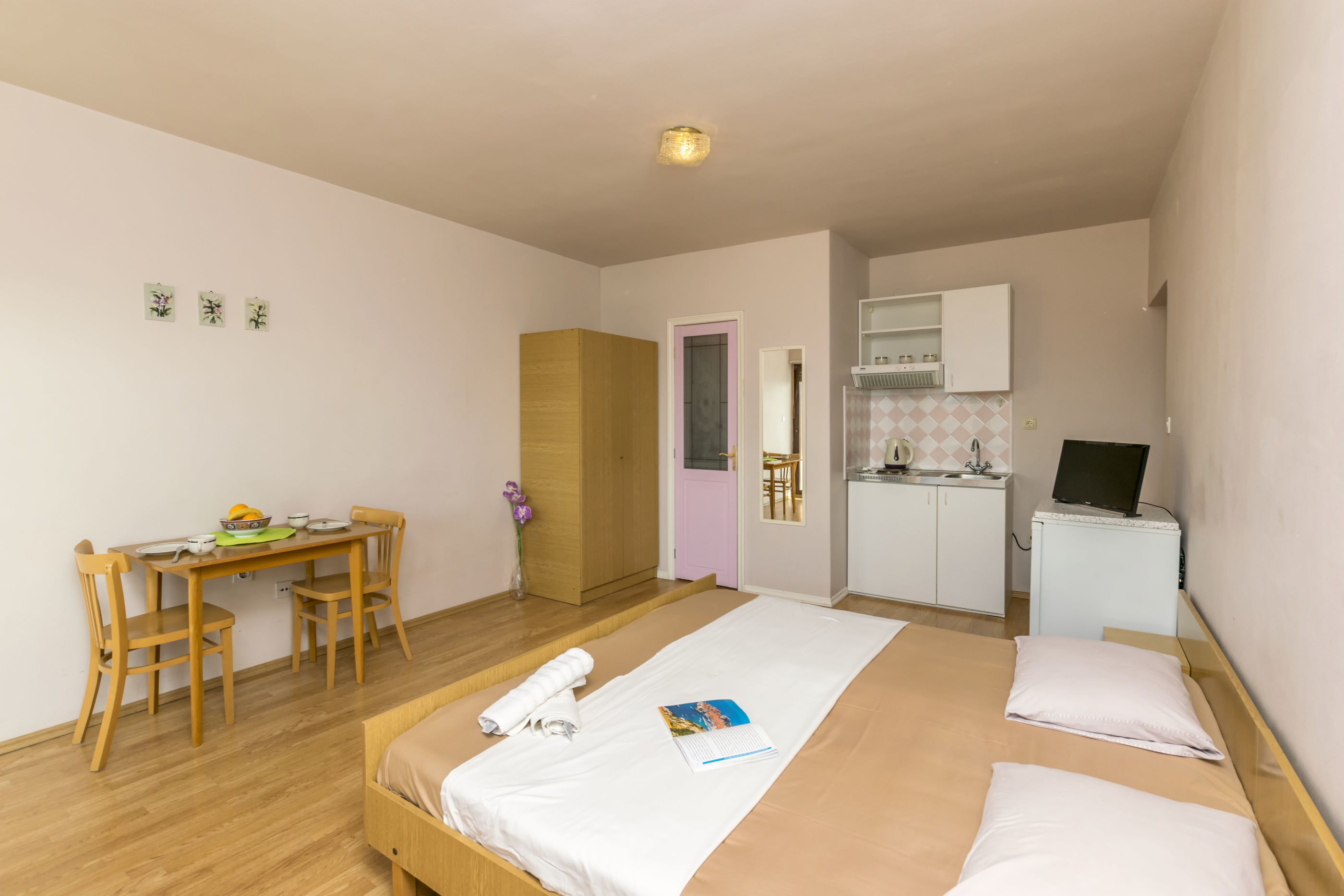 Apartments and Room Andrew 58281-A2