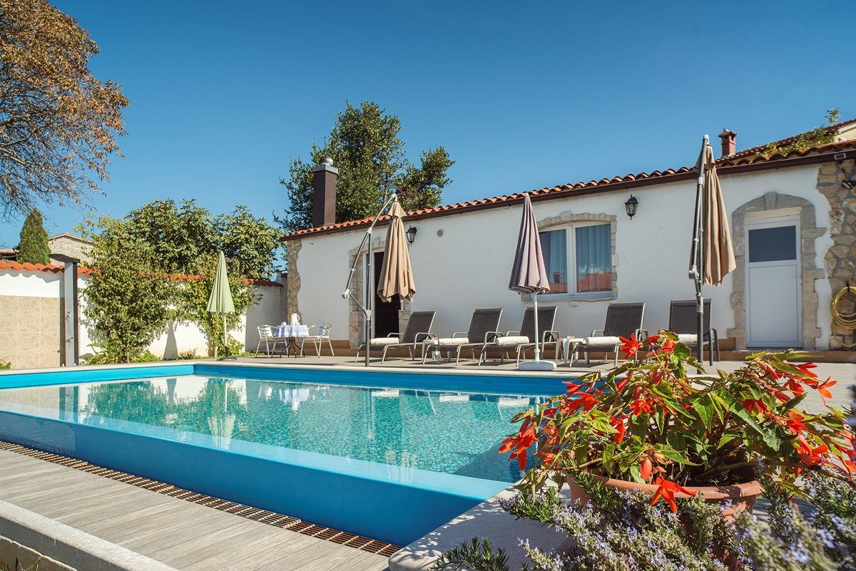 House Barat 73588-A2