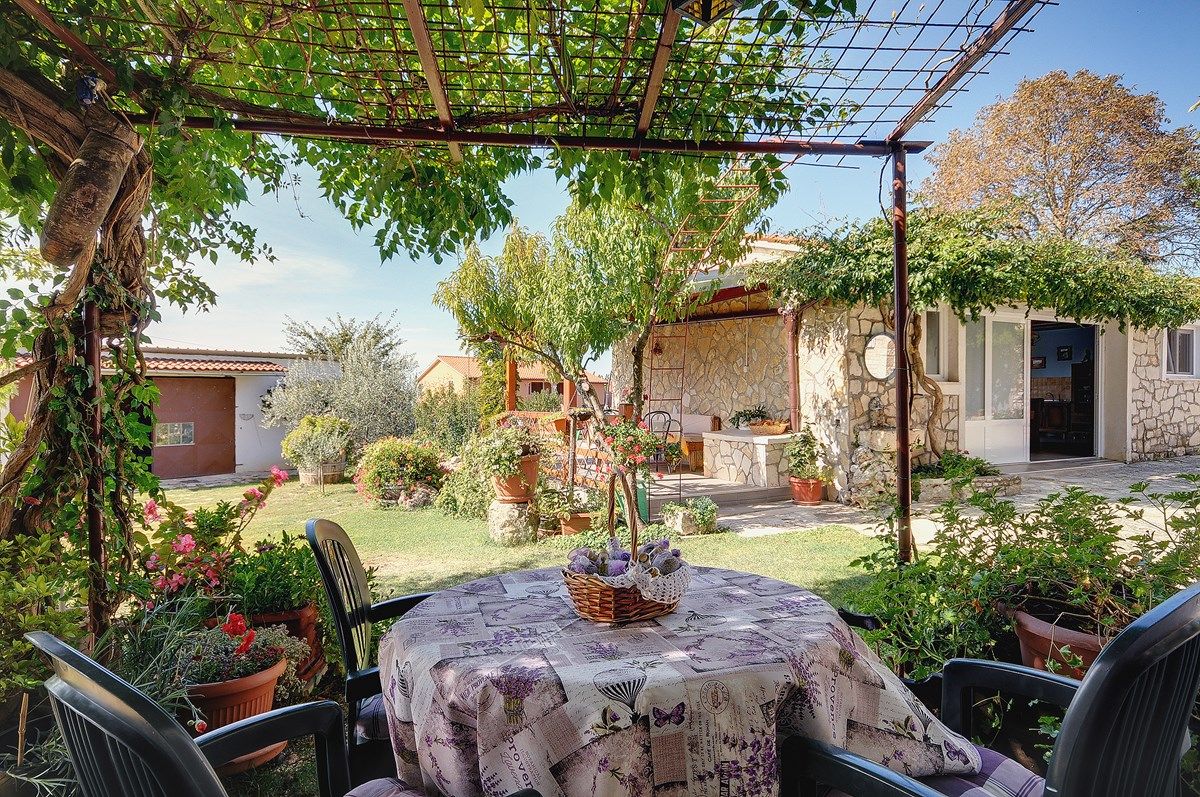 House Barat 73588-A2