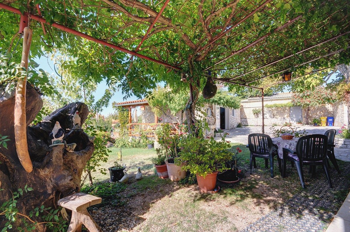 House Barat 73588-A2