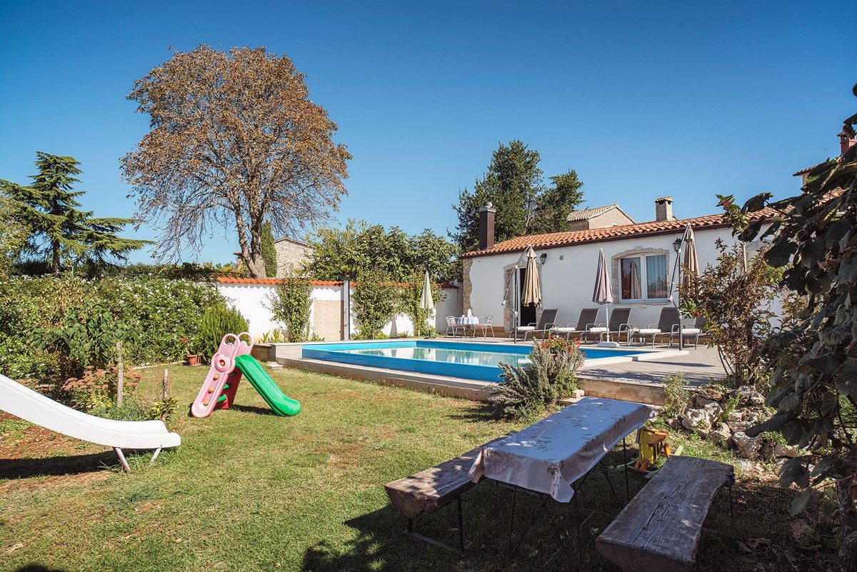 House Barat 73588-A2