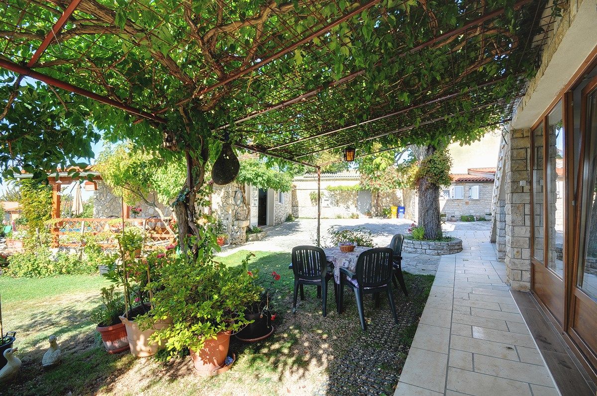 House Barat 73588-A2