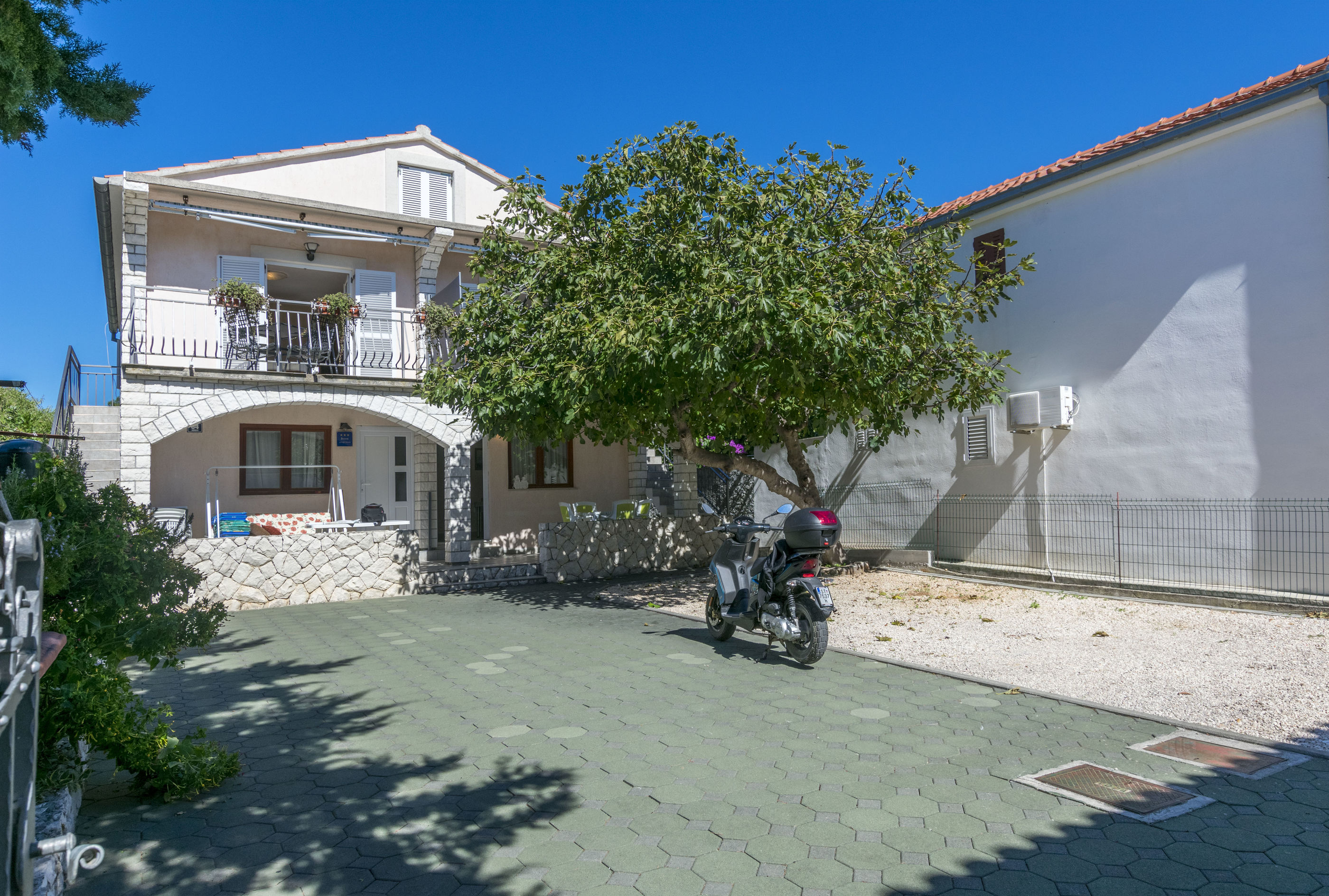 Apartments Ljubomir 55491-A2