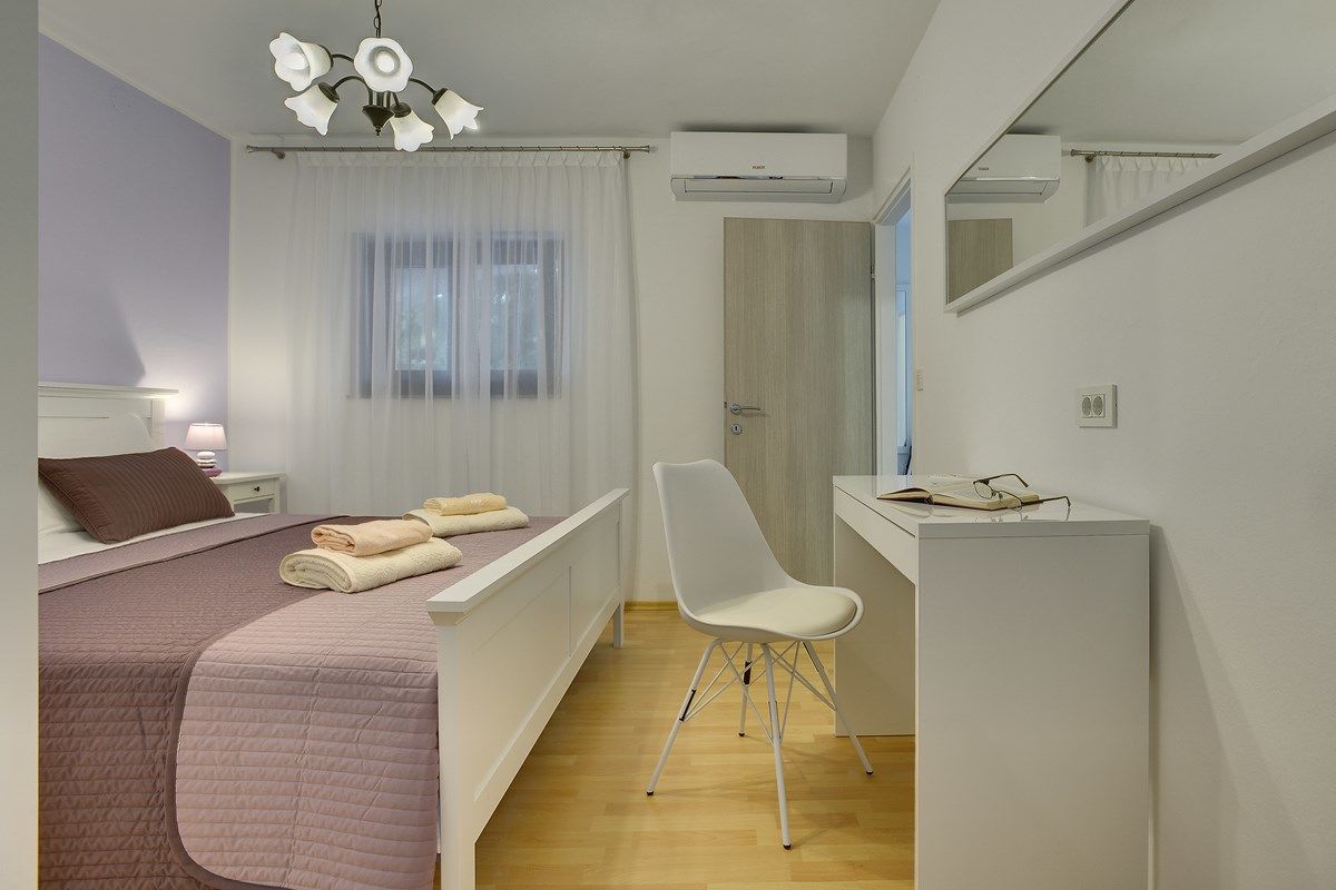 Villa Paola 73928-K1