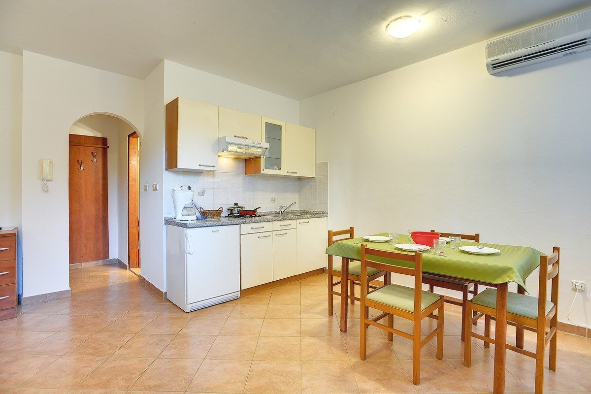 Apartments House Ulika 16031-A1