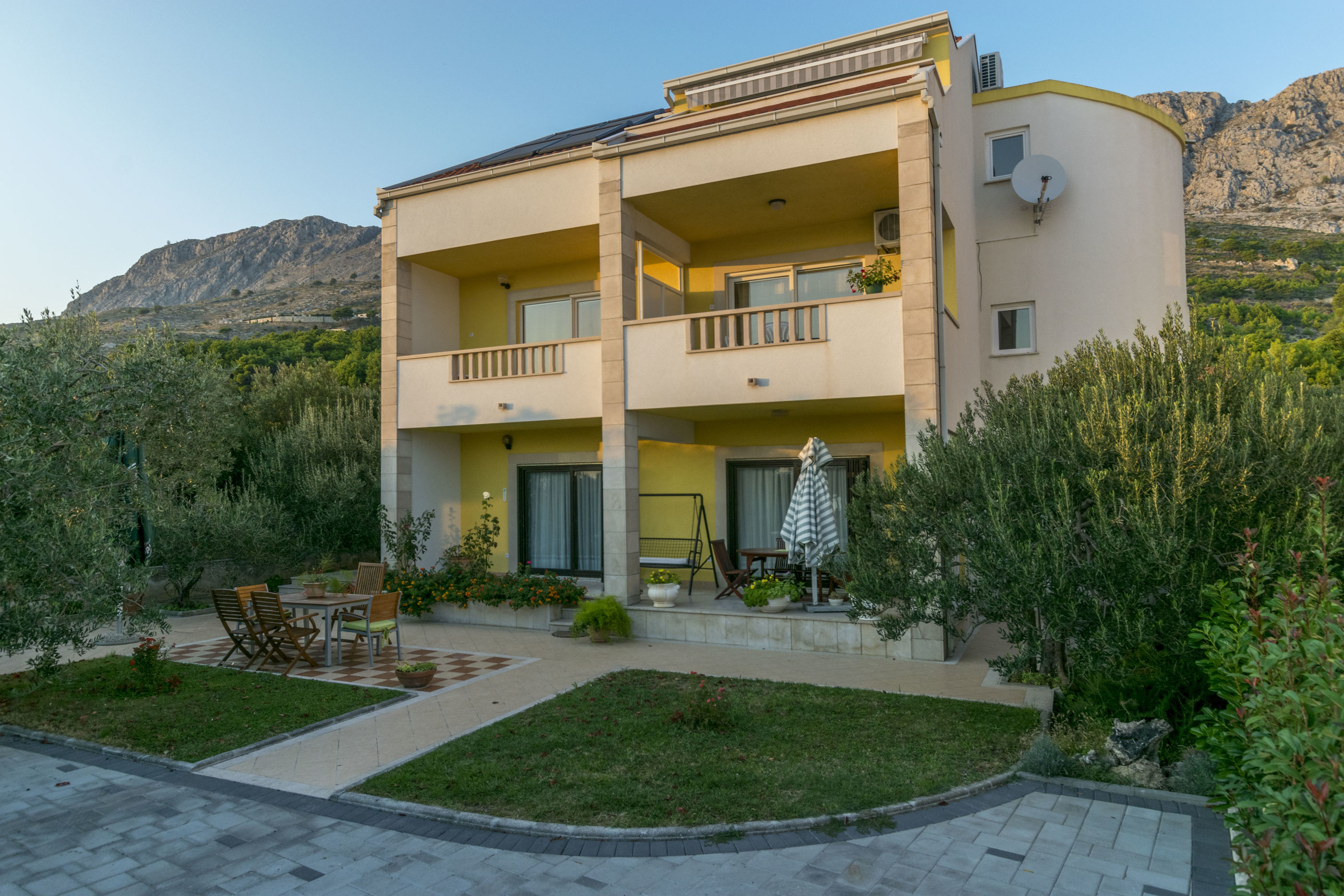 Apartments Tonči 33111-A2