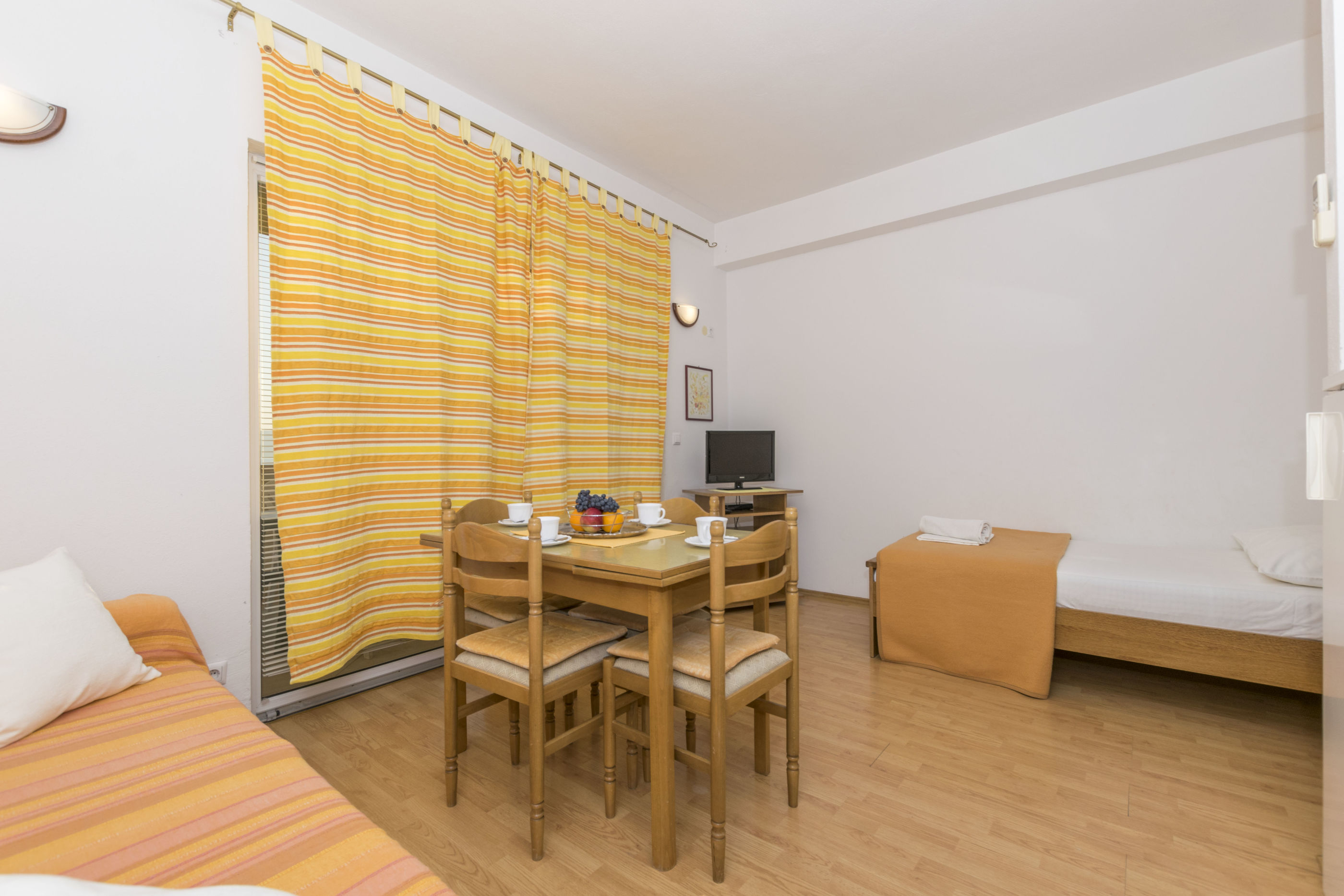 Apartments Tonči 33111-A1
