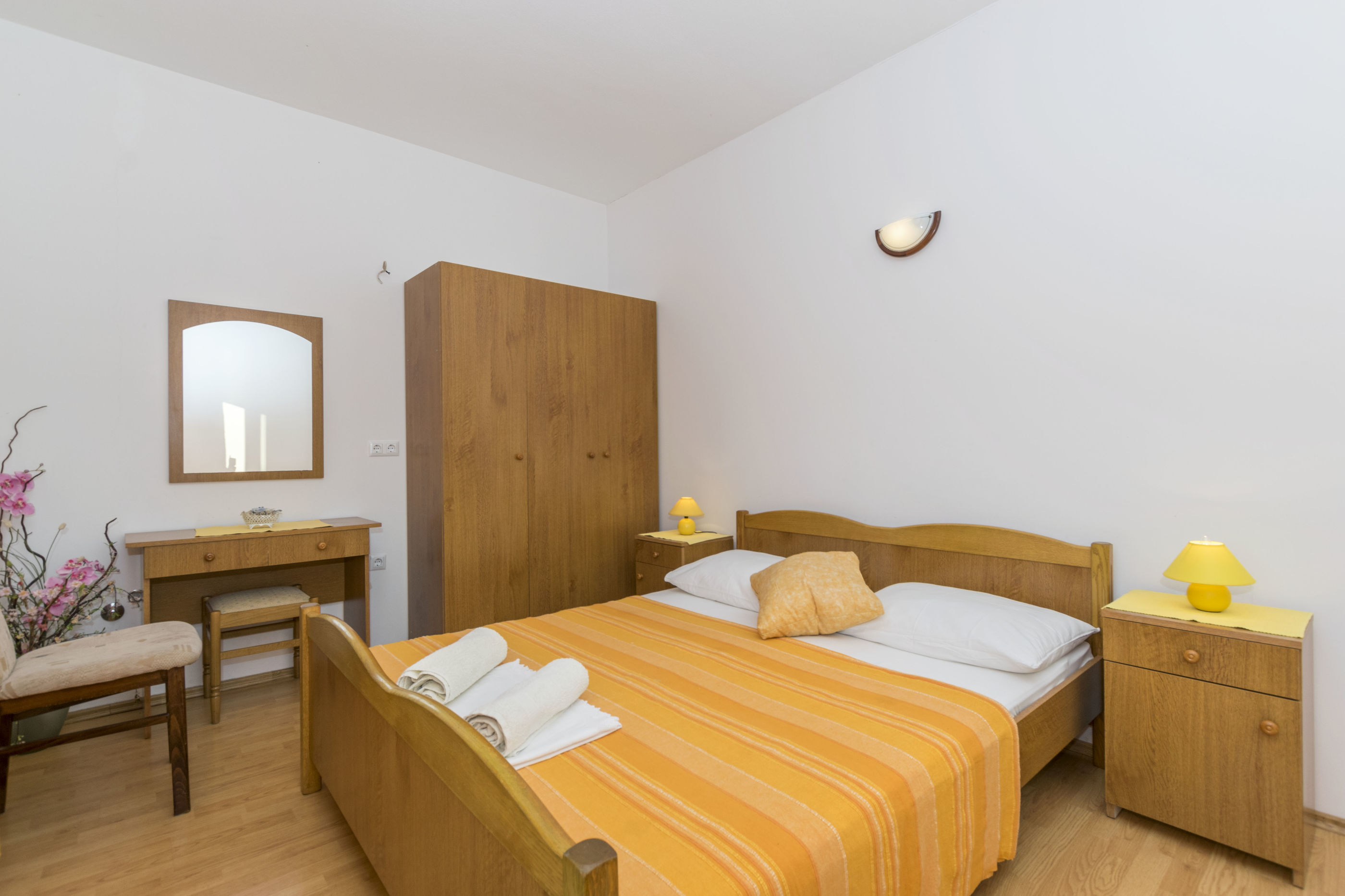 Apartments Tonči 33111-A2