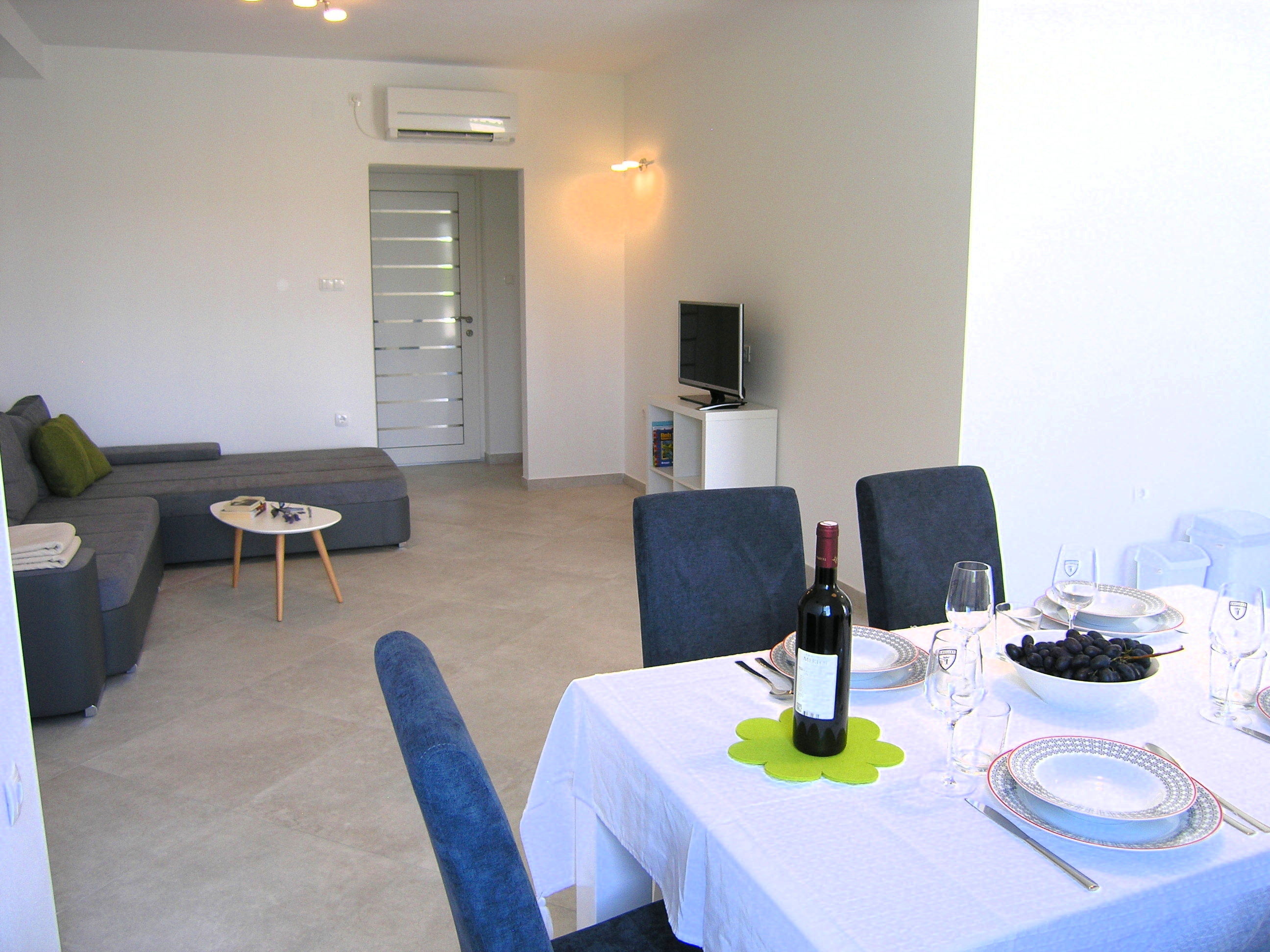 Apartments DIJANIĆ 15148-A2
