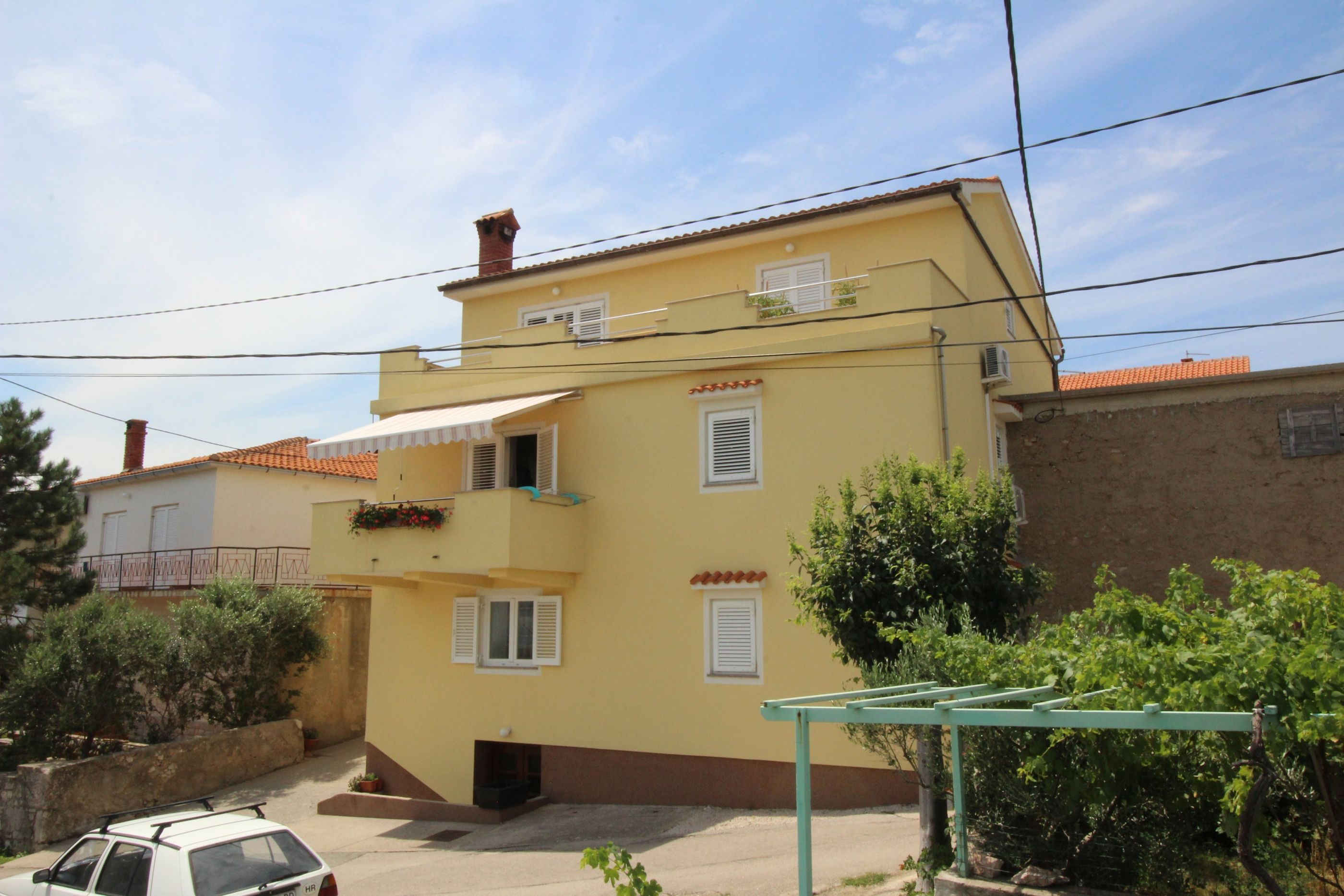 Apartments Car 69671-A1