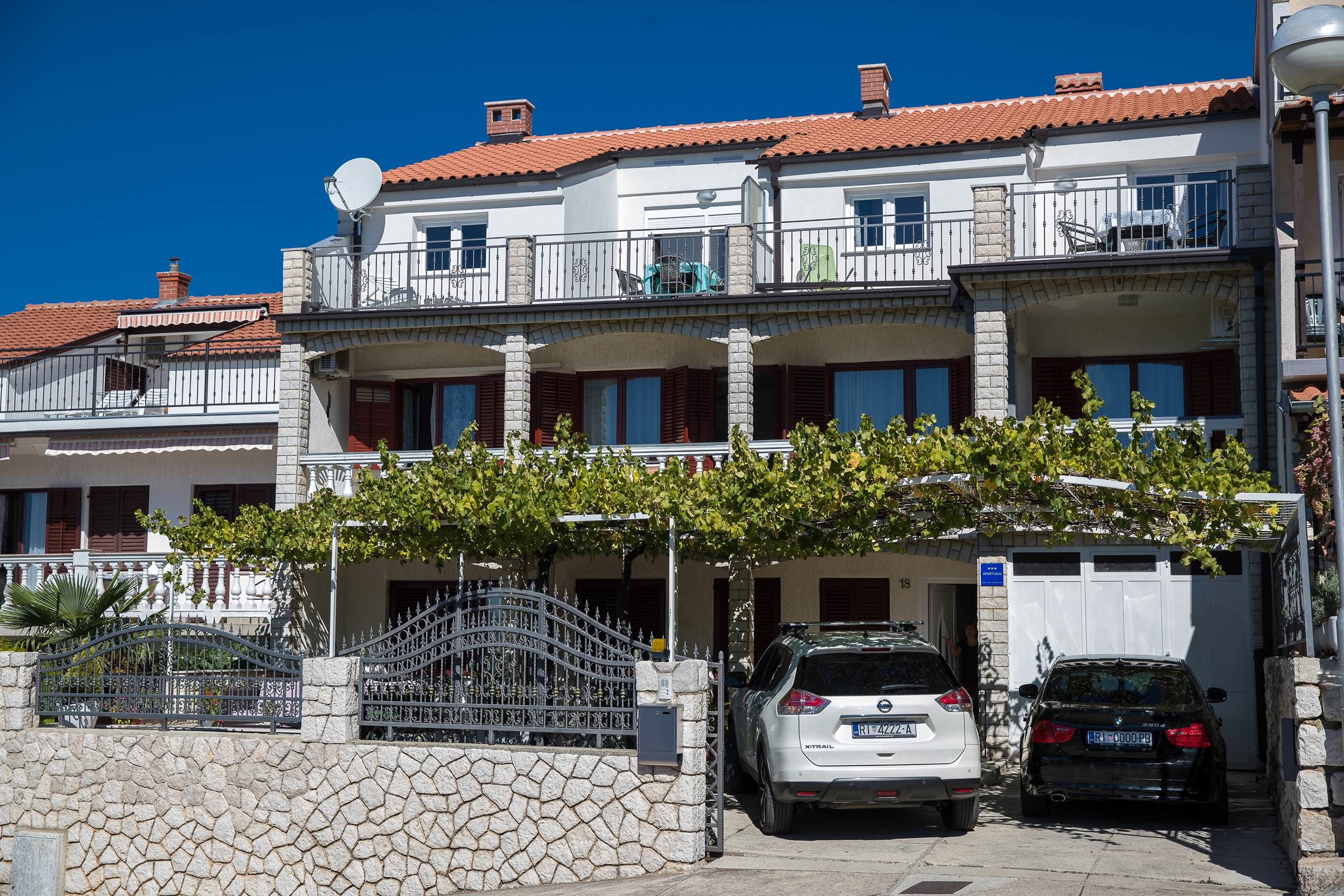 Apartments Grozdana 60181-A1
