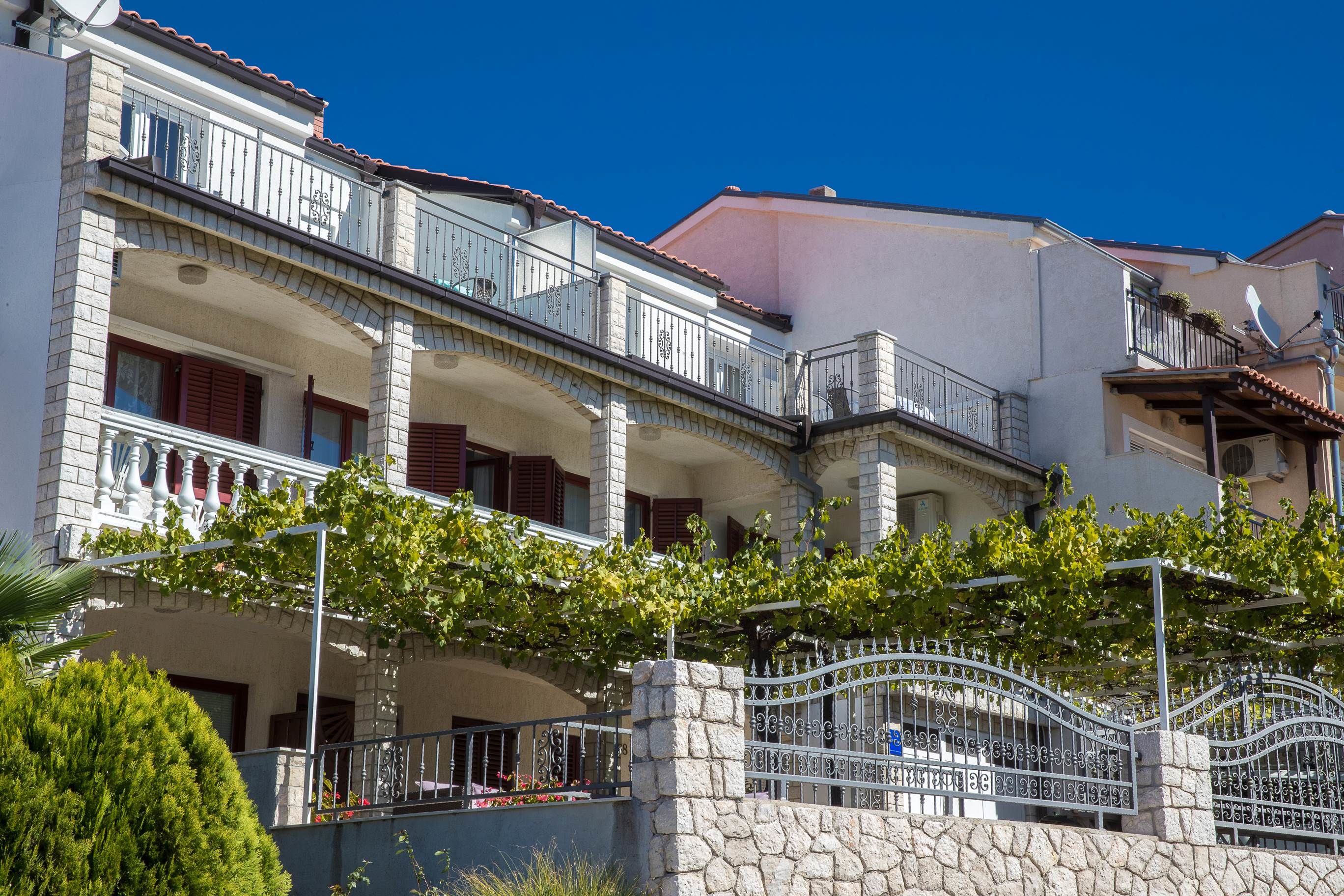 Apartments Grozdana 60181-A1