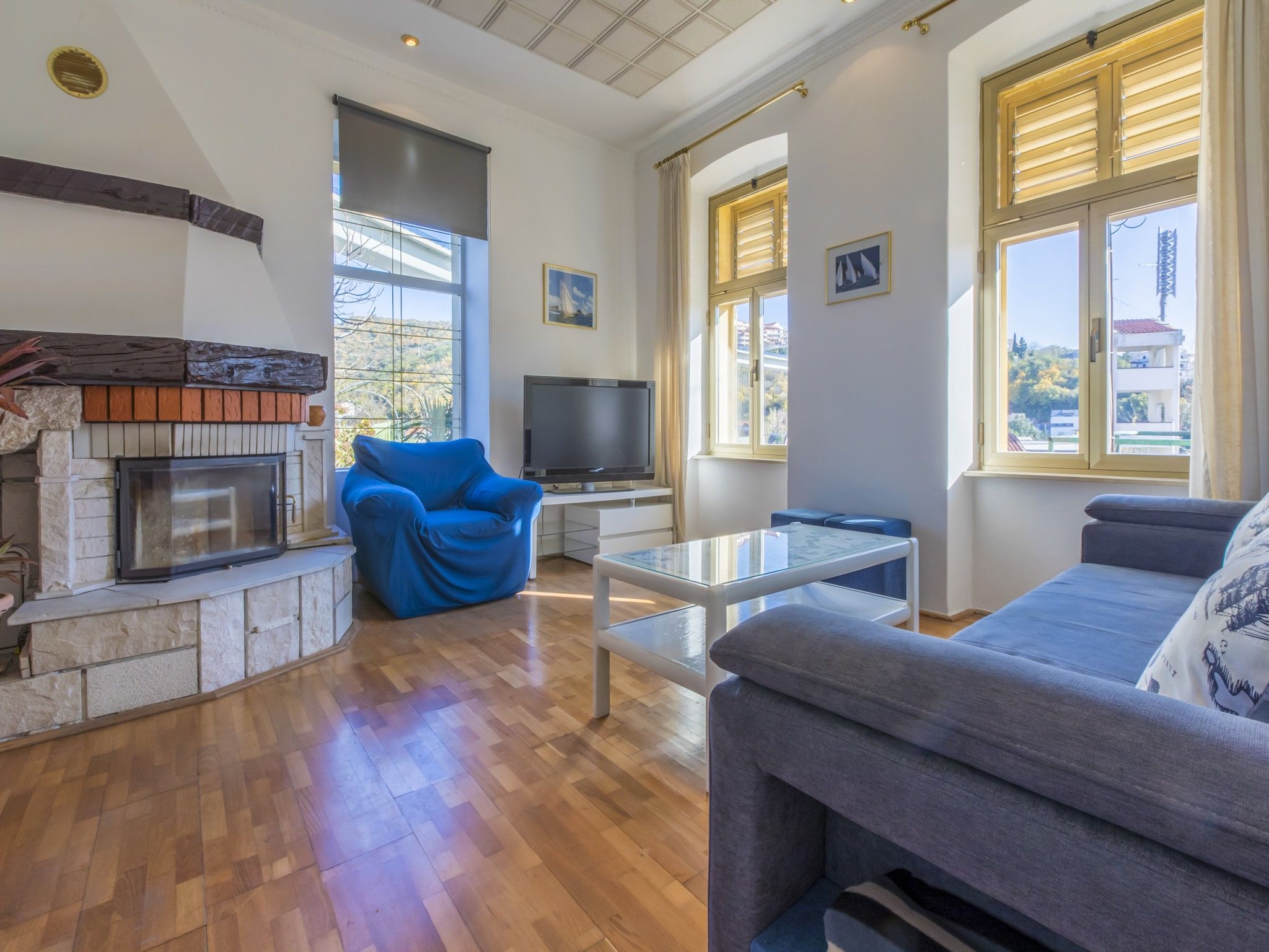 Apartment Piano 62710-A1