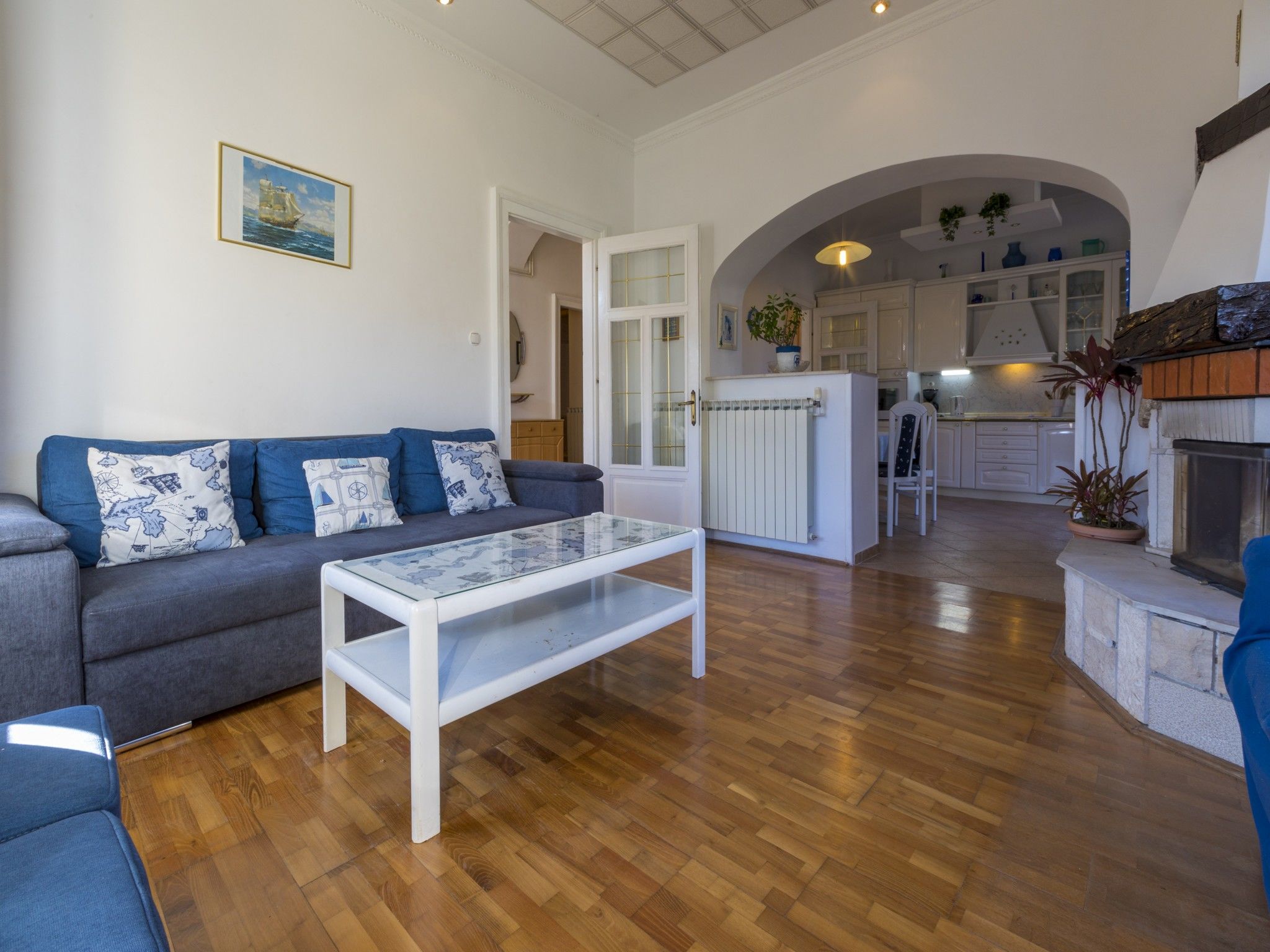 Apartment Piano 62710-A1