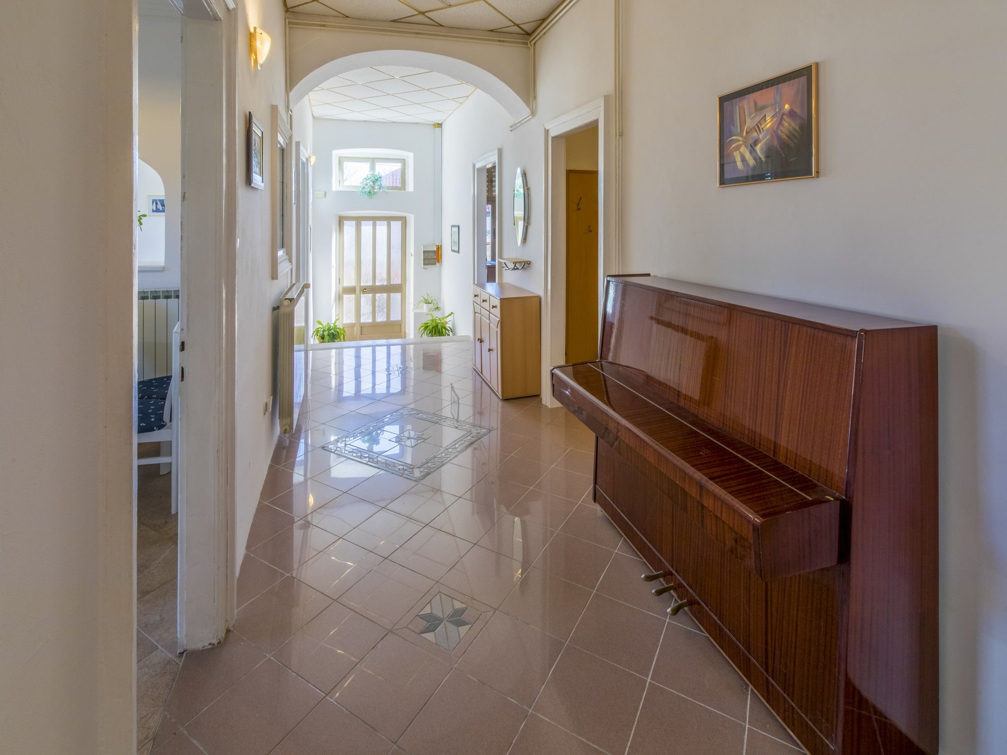 Apartment Piano 62710-A1