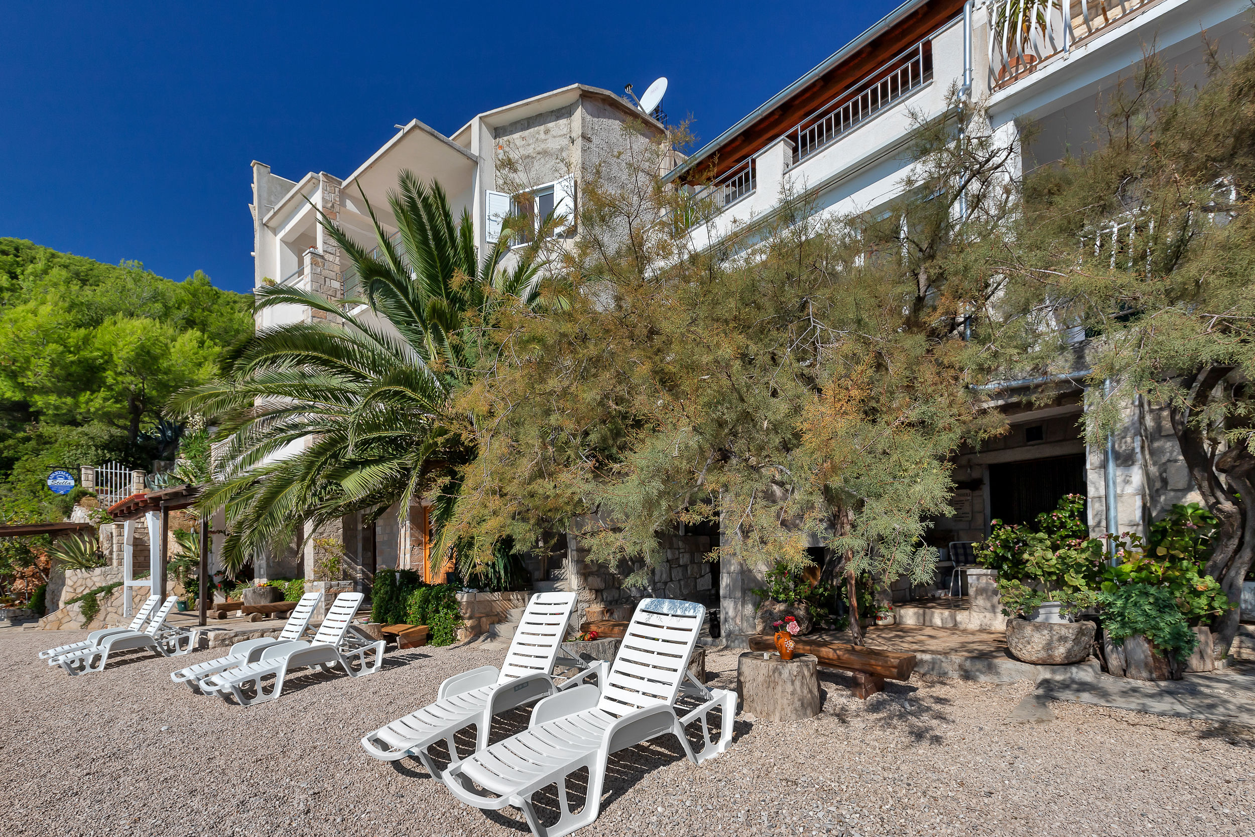 Apartments Robinzon Milivoj 58971-A2