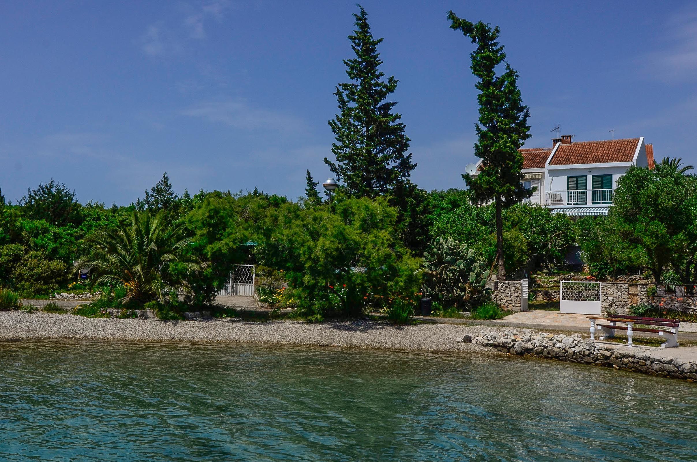House Lovište 32934-K1