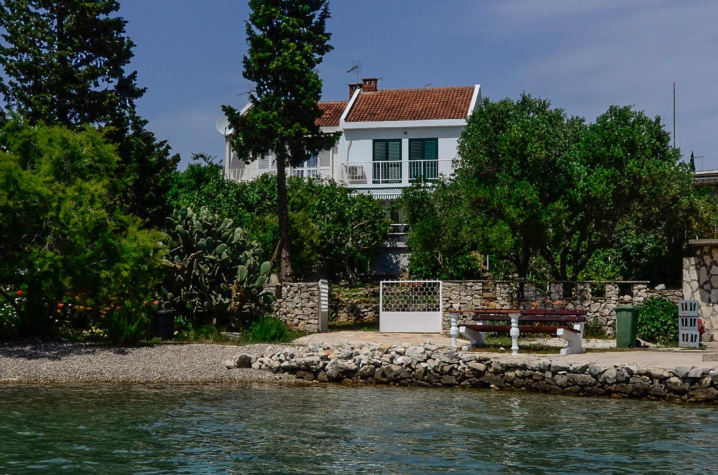 House Lovište 32934-K1