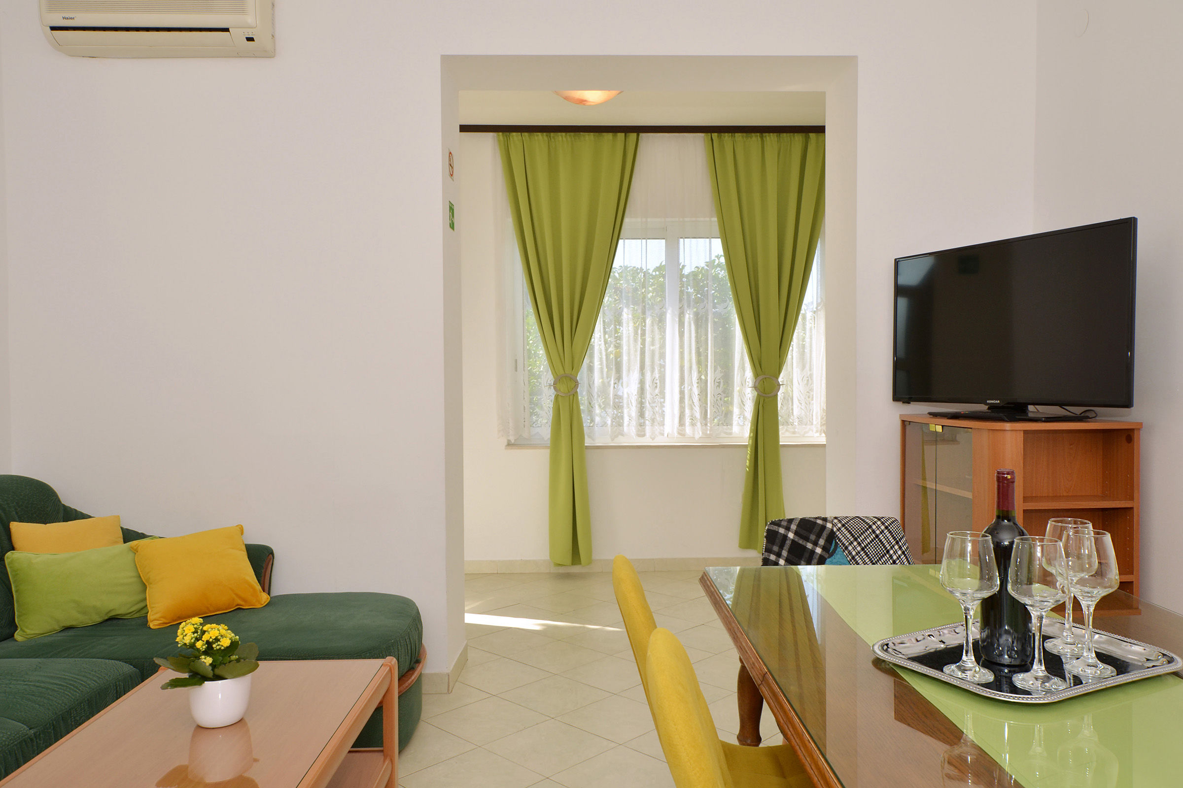 Apartments Mira 25051-A1