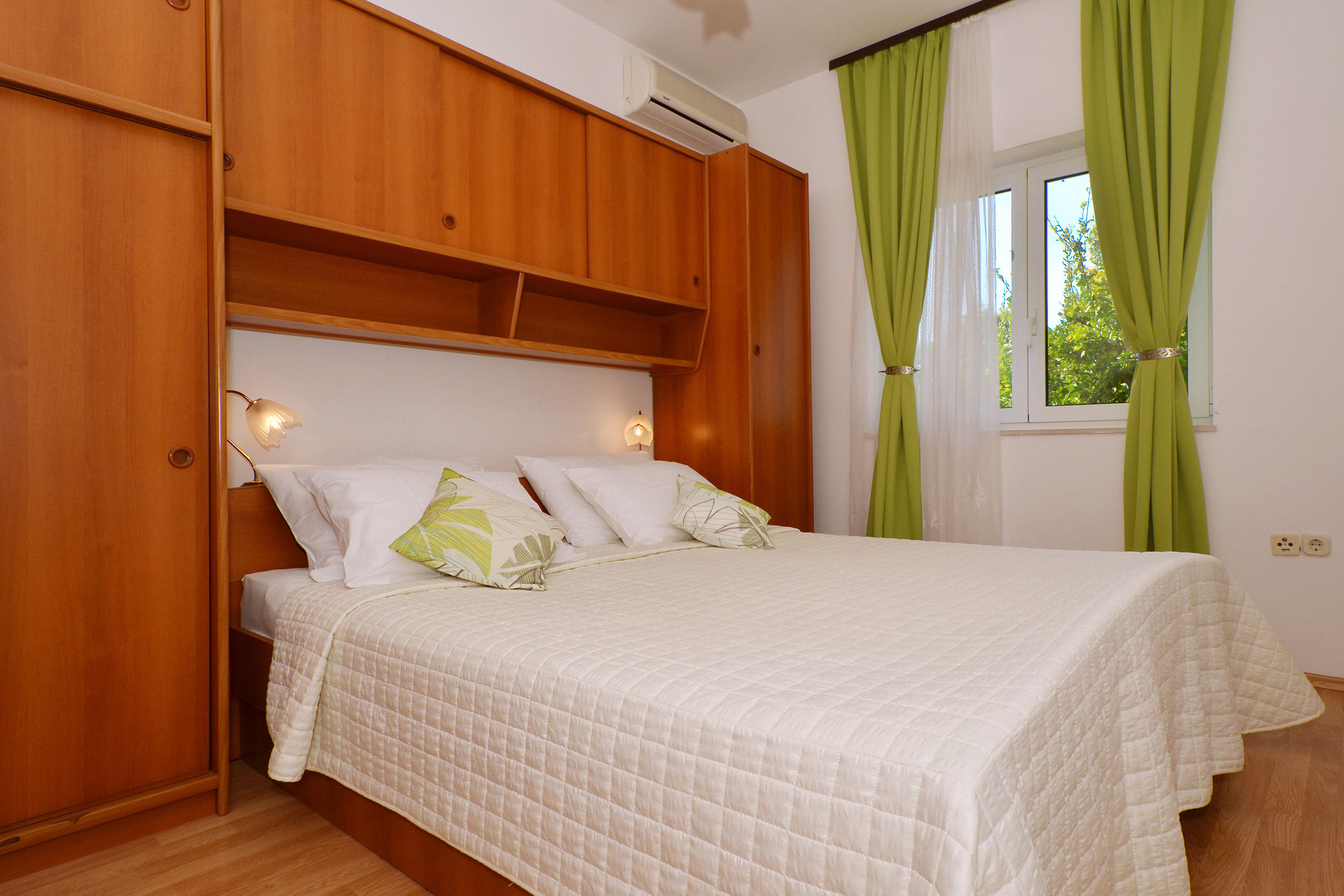 Apartments Mira 25051-A1