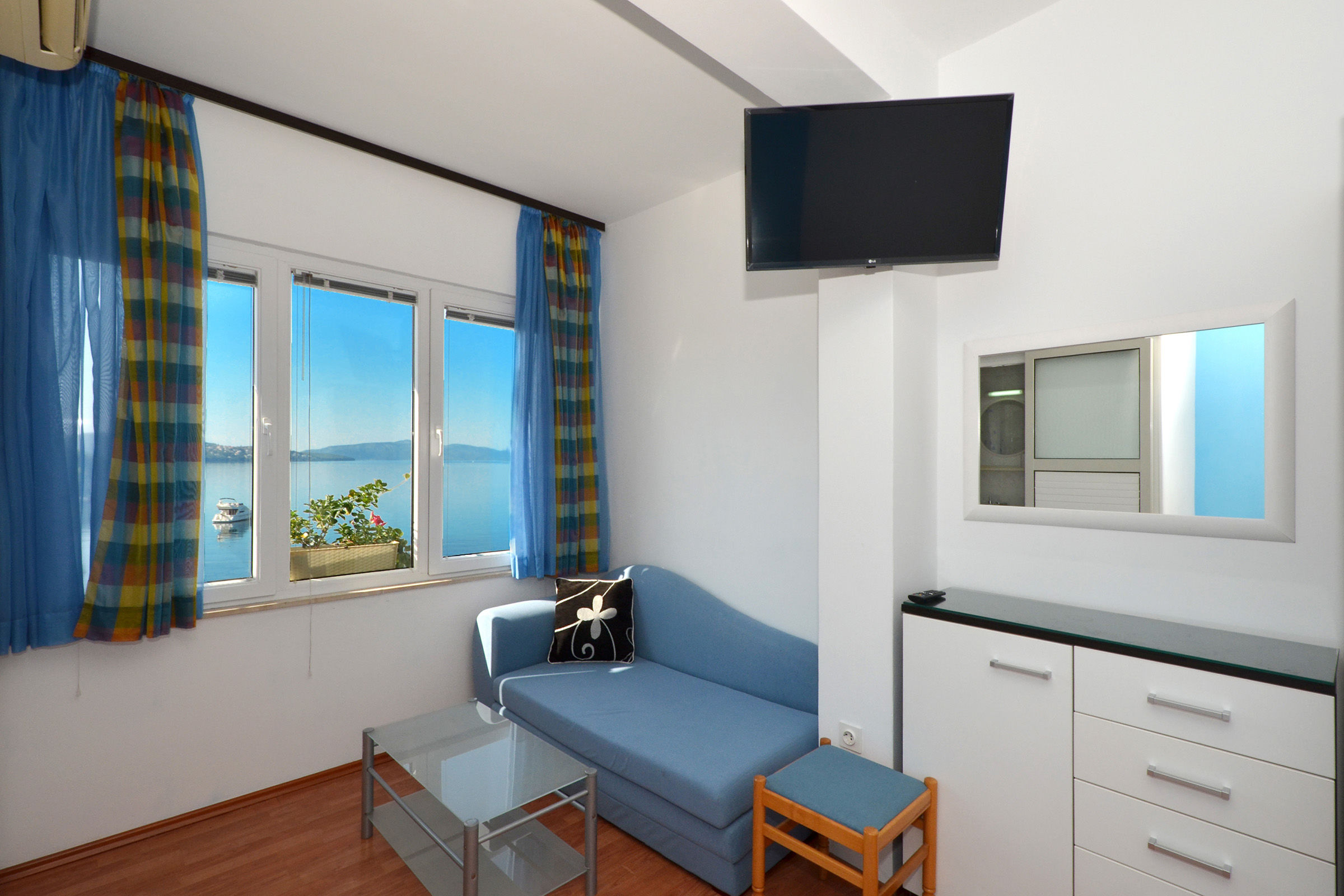 Apartments Mira 25051-A2