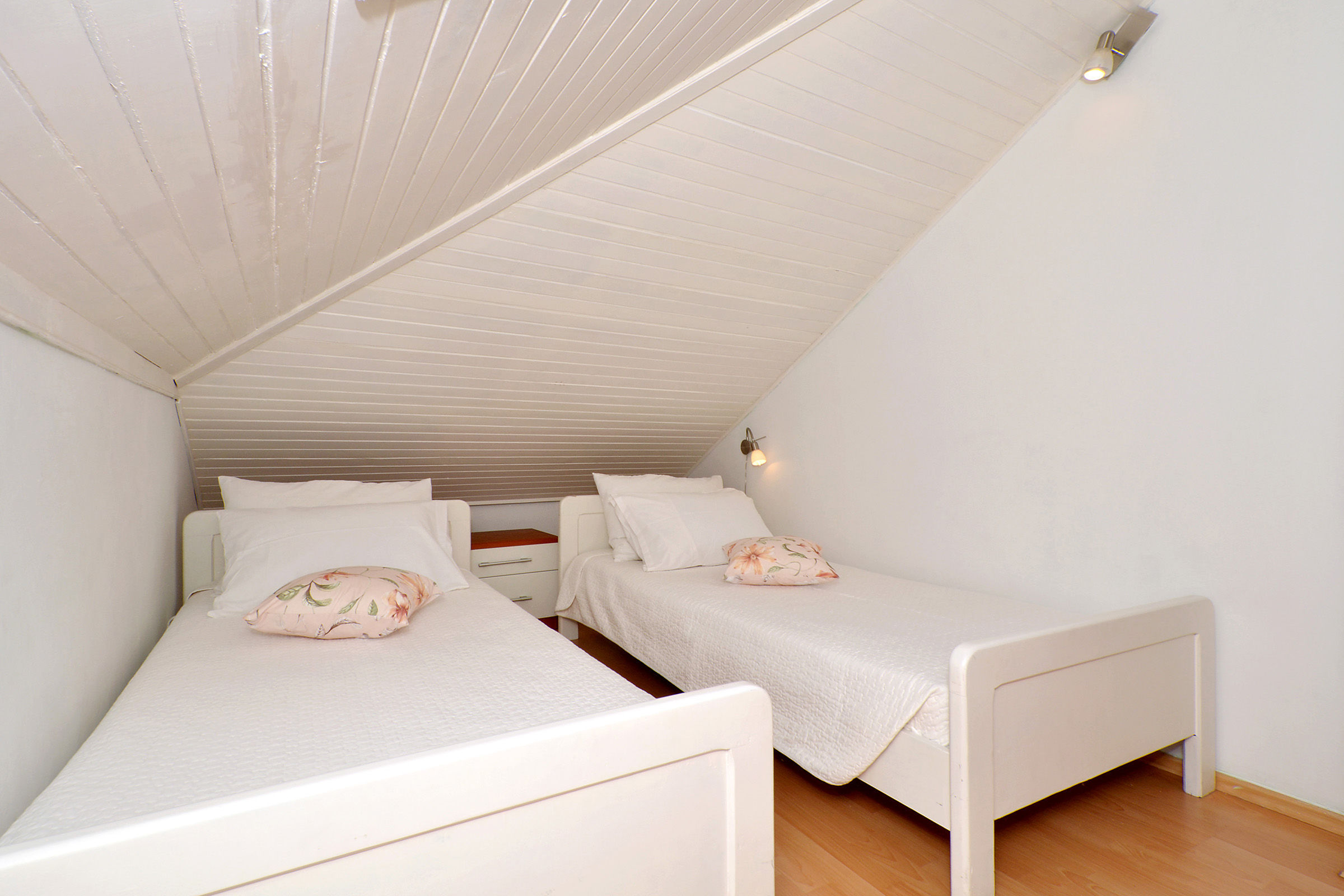 Apartments Mira 25051-A3