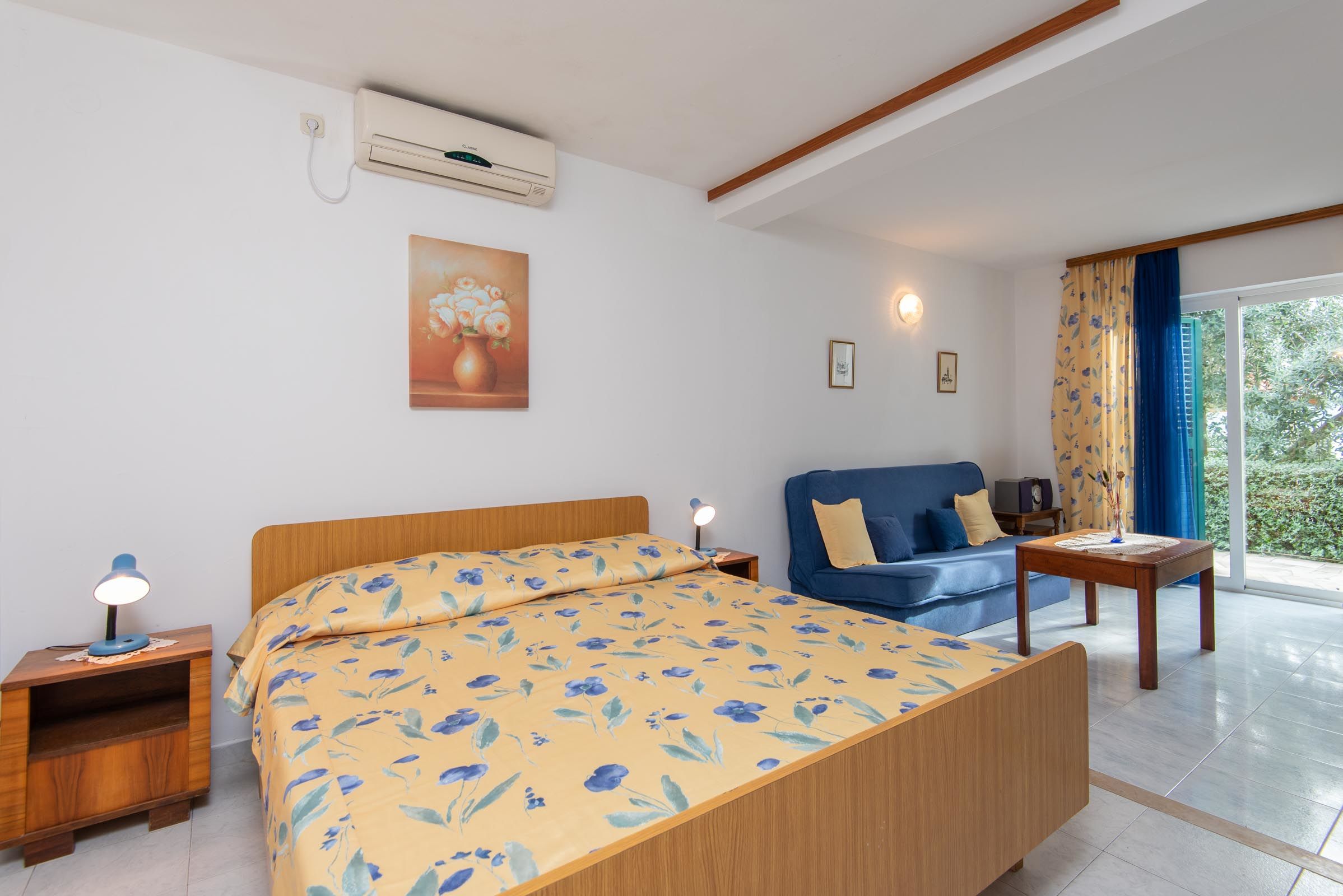 House Clarita 35245-K1