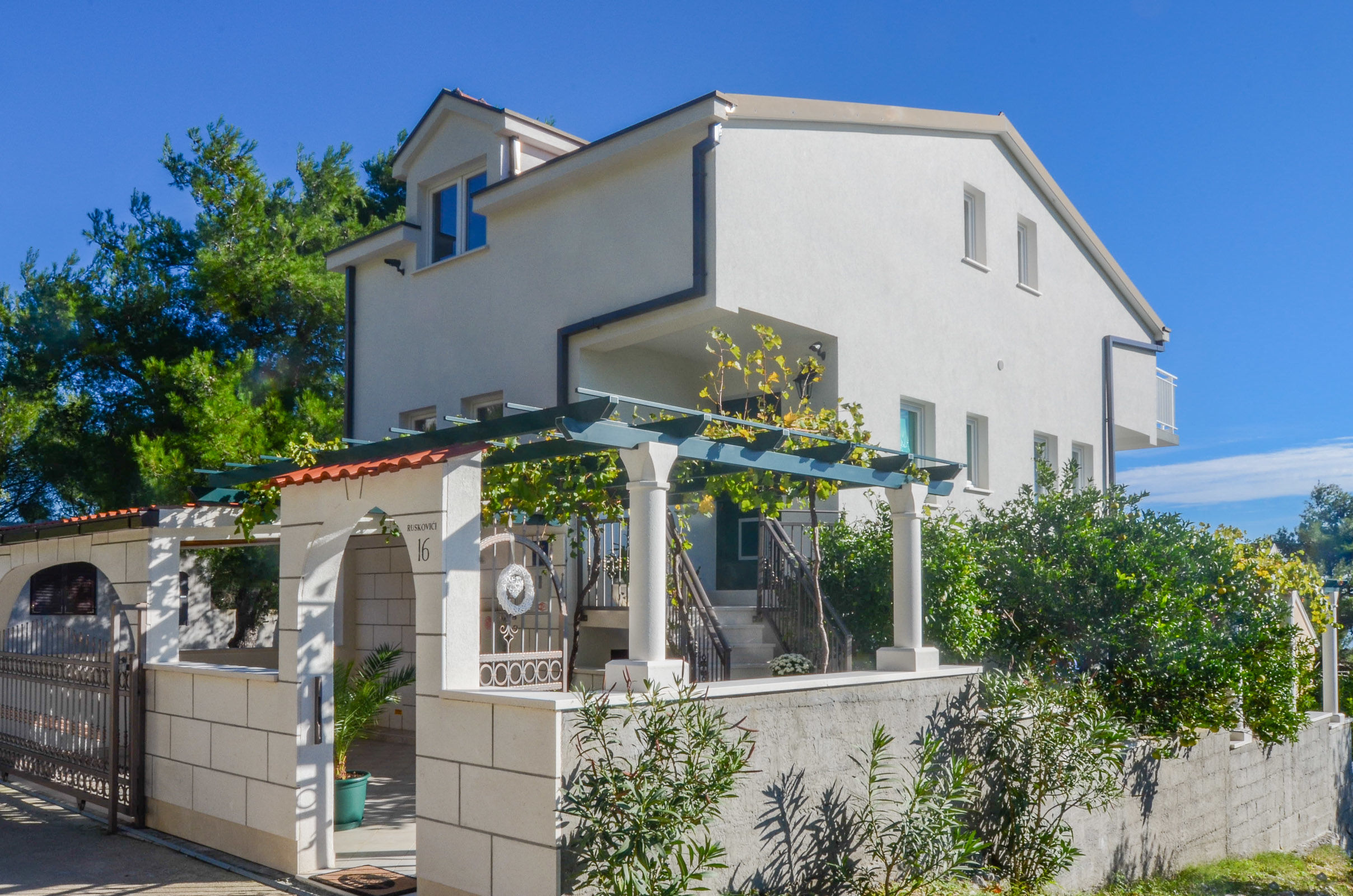 Apartments Llr 35246-A1