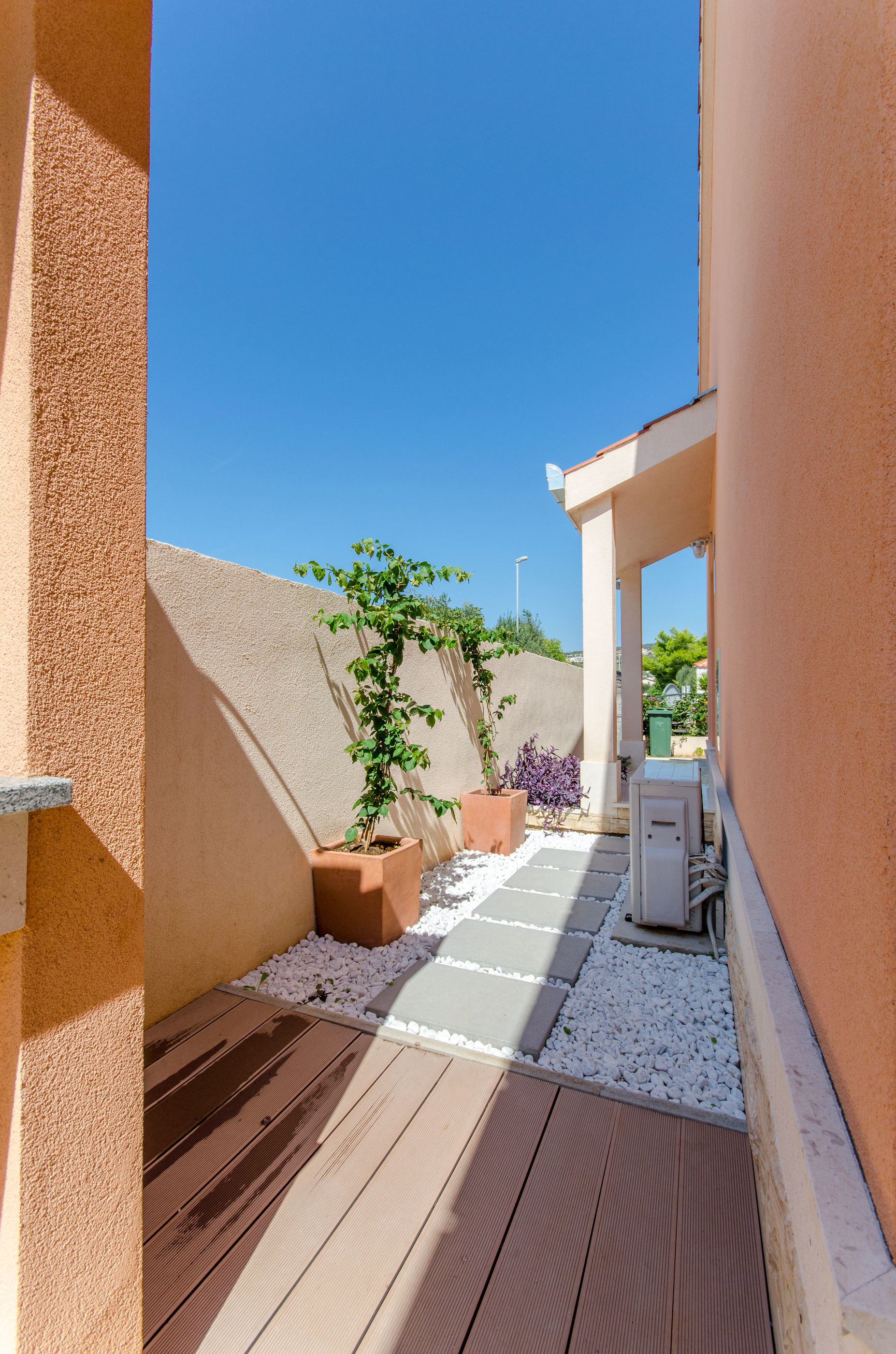 House Nikolina 48561-K1